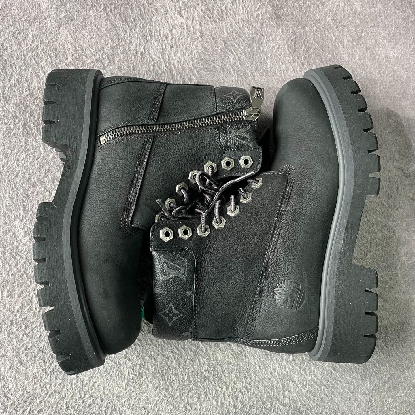 Louis Vuitton Louis Vuitton Collab Black Hitop Sneakers 40 Men Size US 7.5 / EU 40-41 - 8 Thumbnail