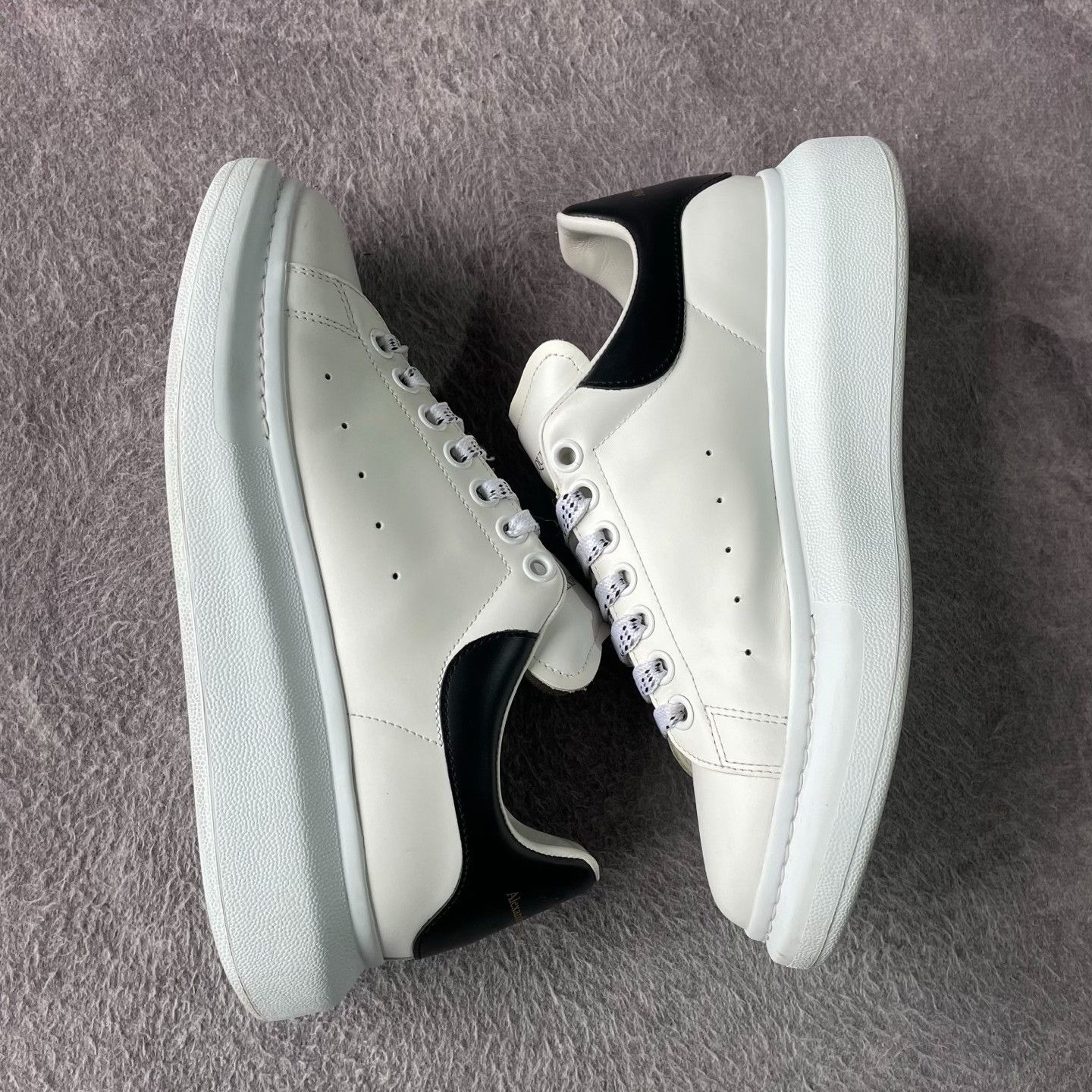 Alexander McQueen Alexander McQueen White Lowtop Sneakers 41 Men Size US 8.5 / EU 41-42 - 6 Thumbnail