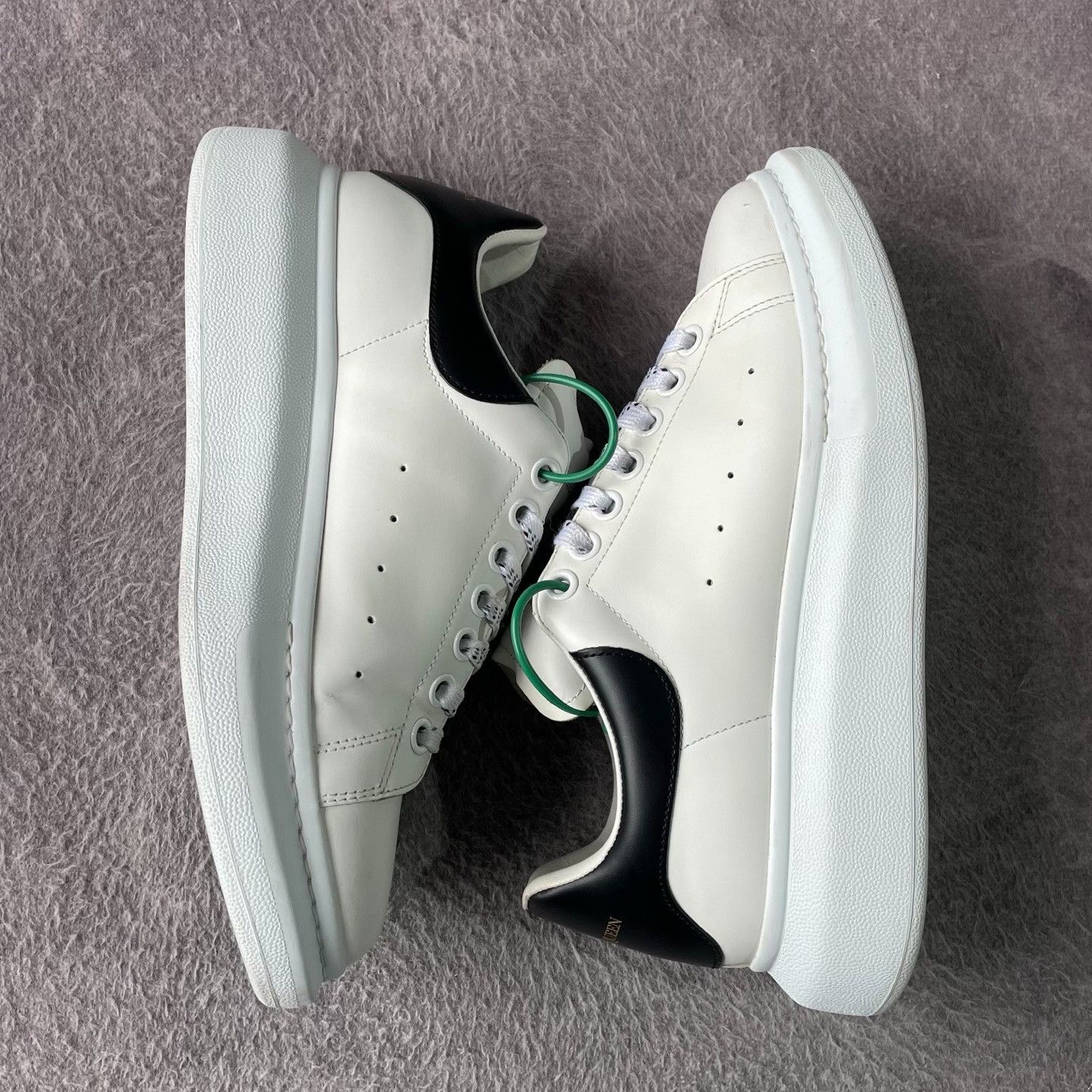 Alexander McQueen Alexander McQueen White Lowtop Sneakers 41 Men Size US 8.5 / EU 41-42 - 7 Thumbnail