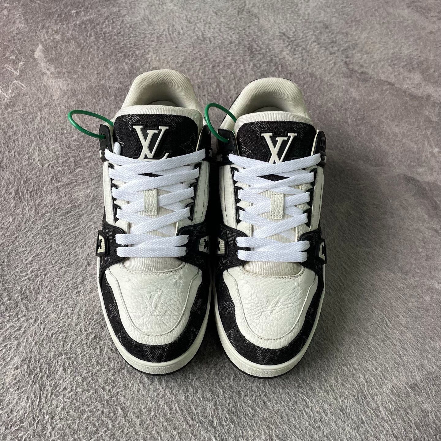 Louis Vuitton Louis Vuitton Training Black Lowtop Sneakers 39 Men Size US 6.5 / EU 39-40 - 2 Thumbnail