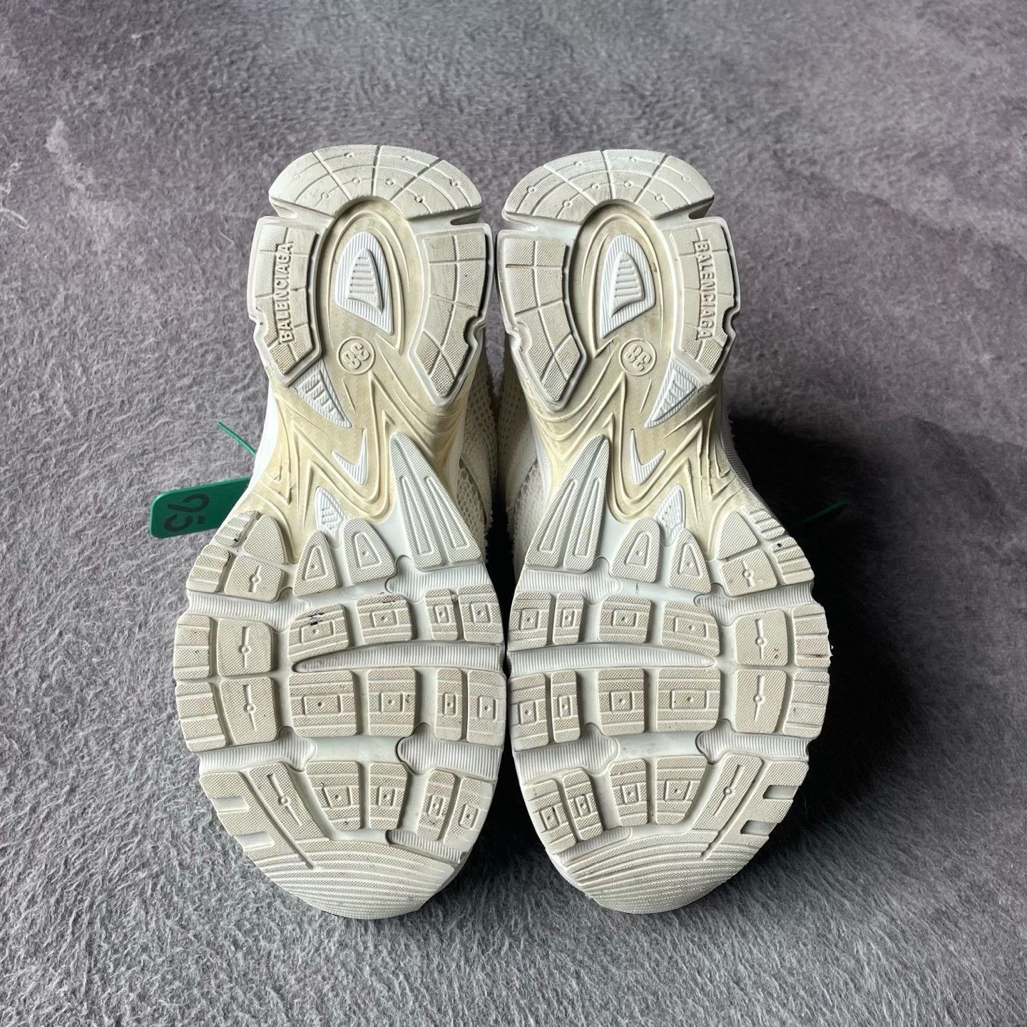 Balenciaga Balenciaga White Lowtop Sneakers 38 Women Size US 7.5 / IT 37.5 - 4 Thumbnail
