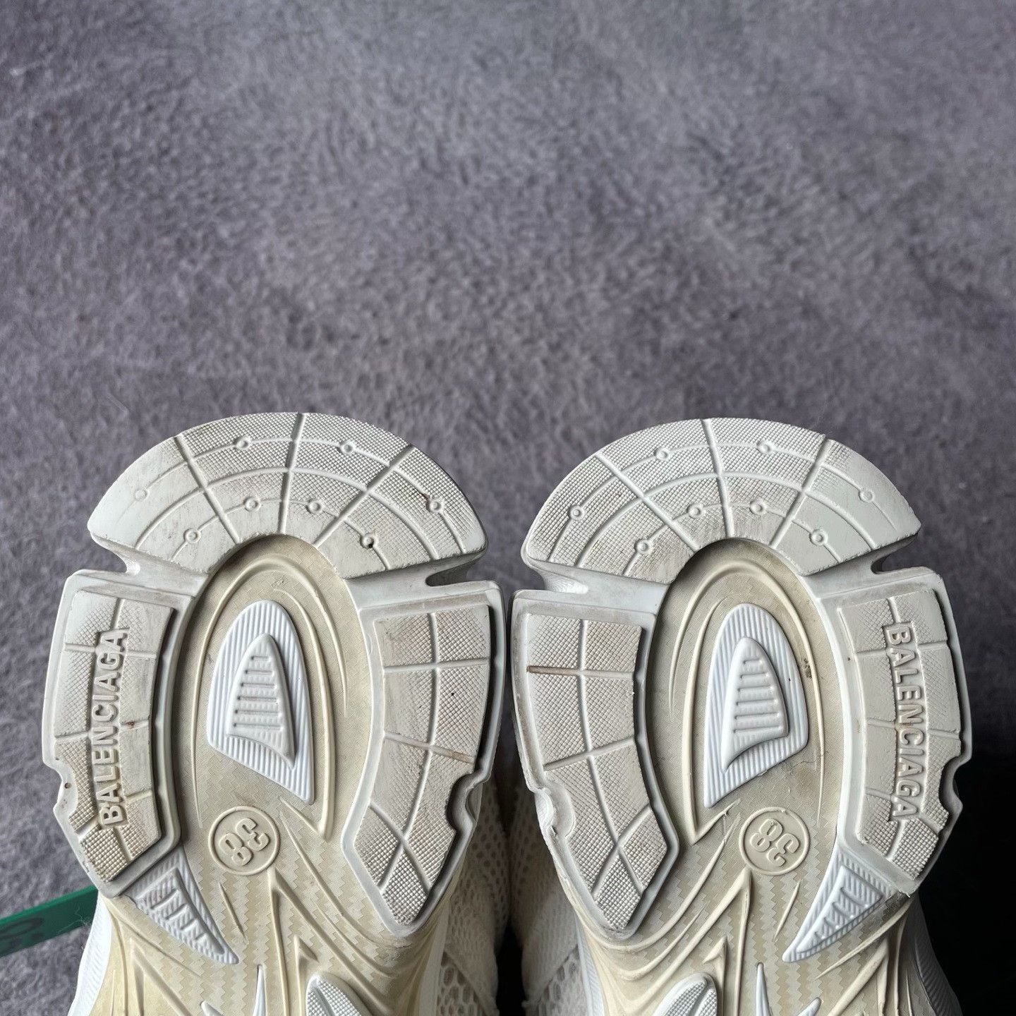 Balenciaga Balenciaga White Lowtop Sneakers 38 Women Size US 7.5 / IT 37.5 - 5 Thumbnail
