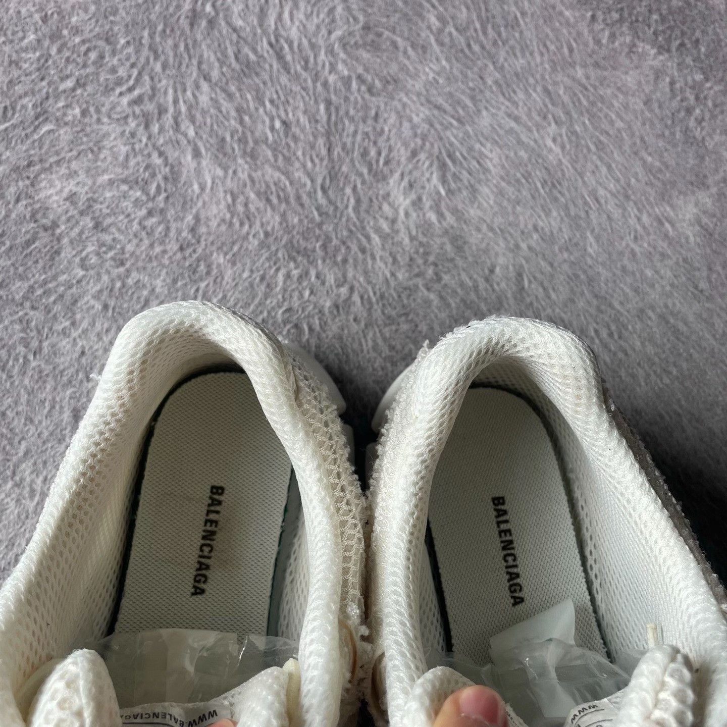 Balenciaga Balenciaga White Lowtop Sneakers 38 Women Size US 7.5 / IT 37.5 - 9 Thumbnail