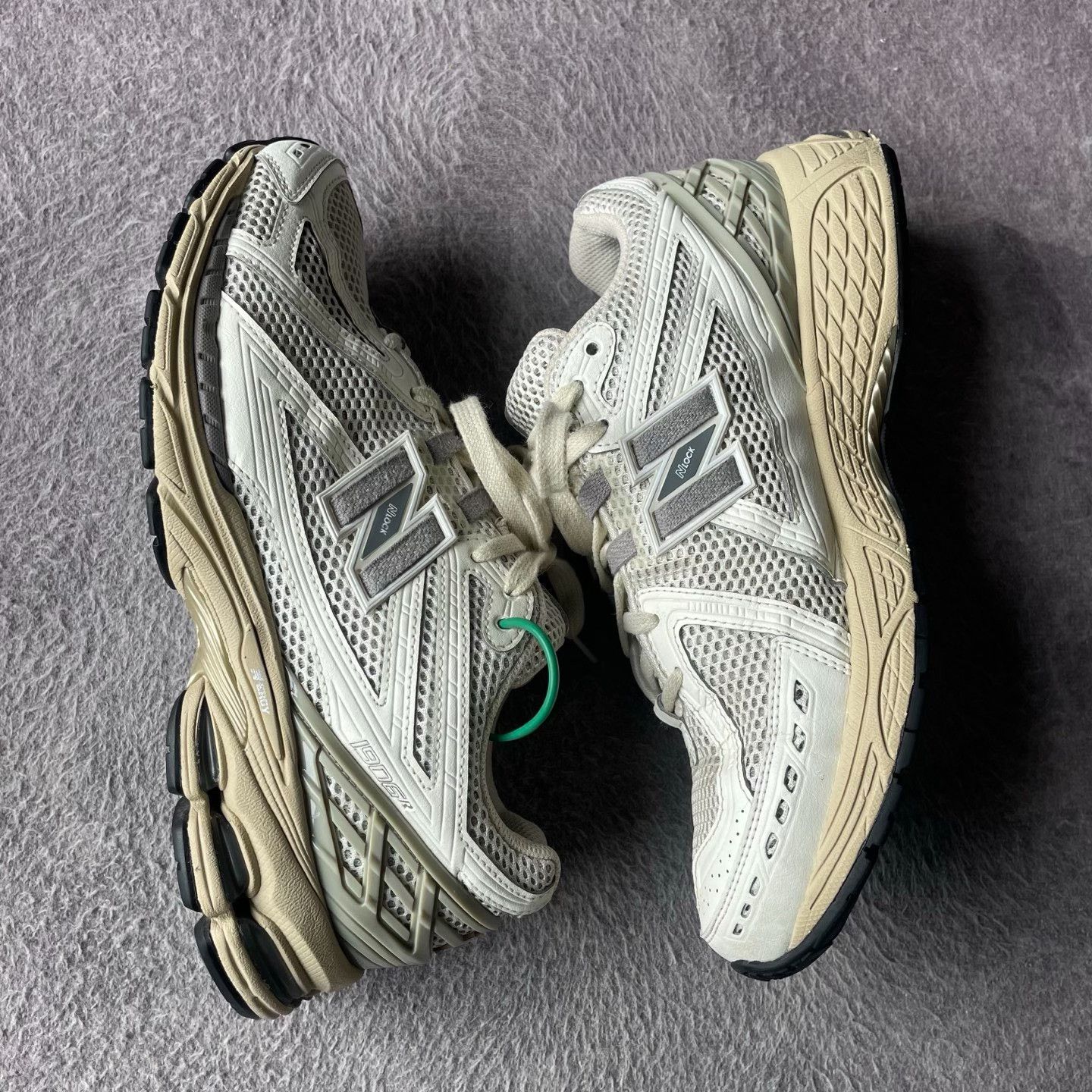 New Balance New Balance White Lowtop Sneakers M Men Size US 10 / EU 43 - 6 Thumbnail