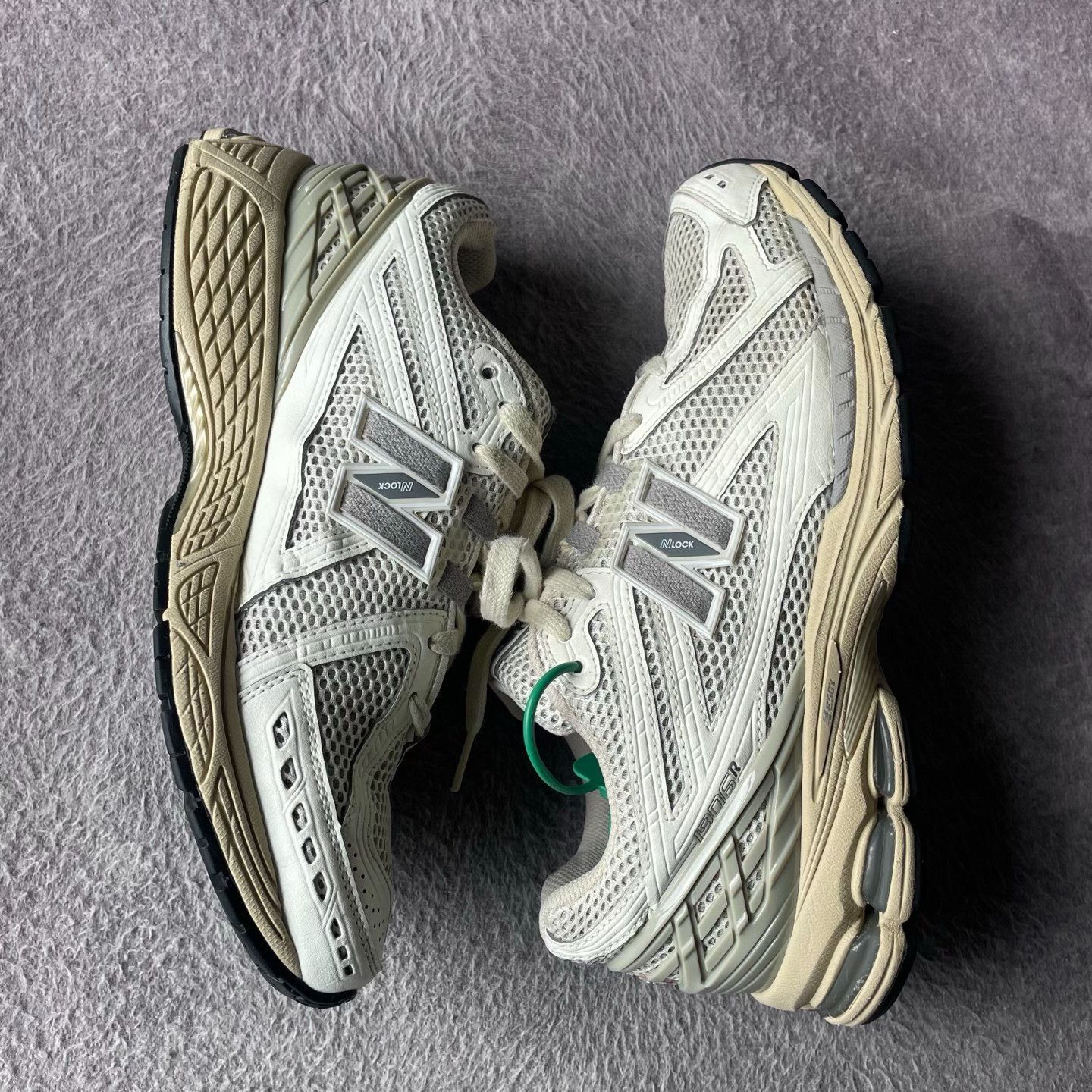 New Balance New Balance White Lowtop Sneakers M Men Size US 10 / EU 43 - 7 Thumbnail