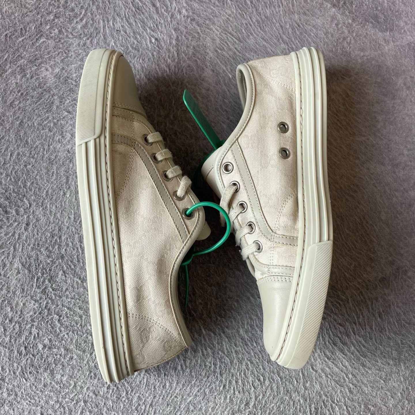 Gucci Gucci Canvas Printed White Lowtop Sneakers 37 Women Size US 6.5 / IT 36.5 - 6 Thumbnail