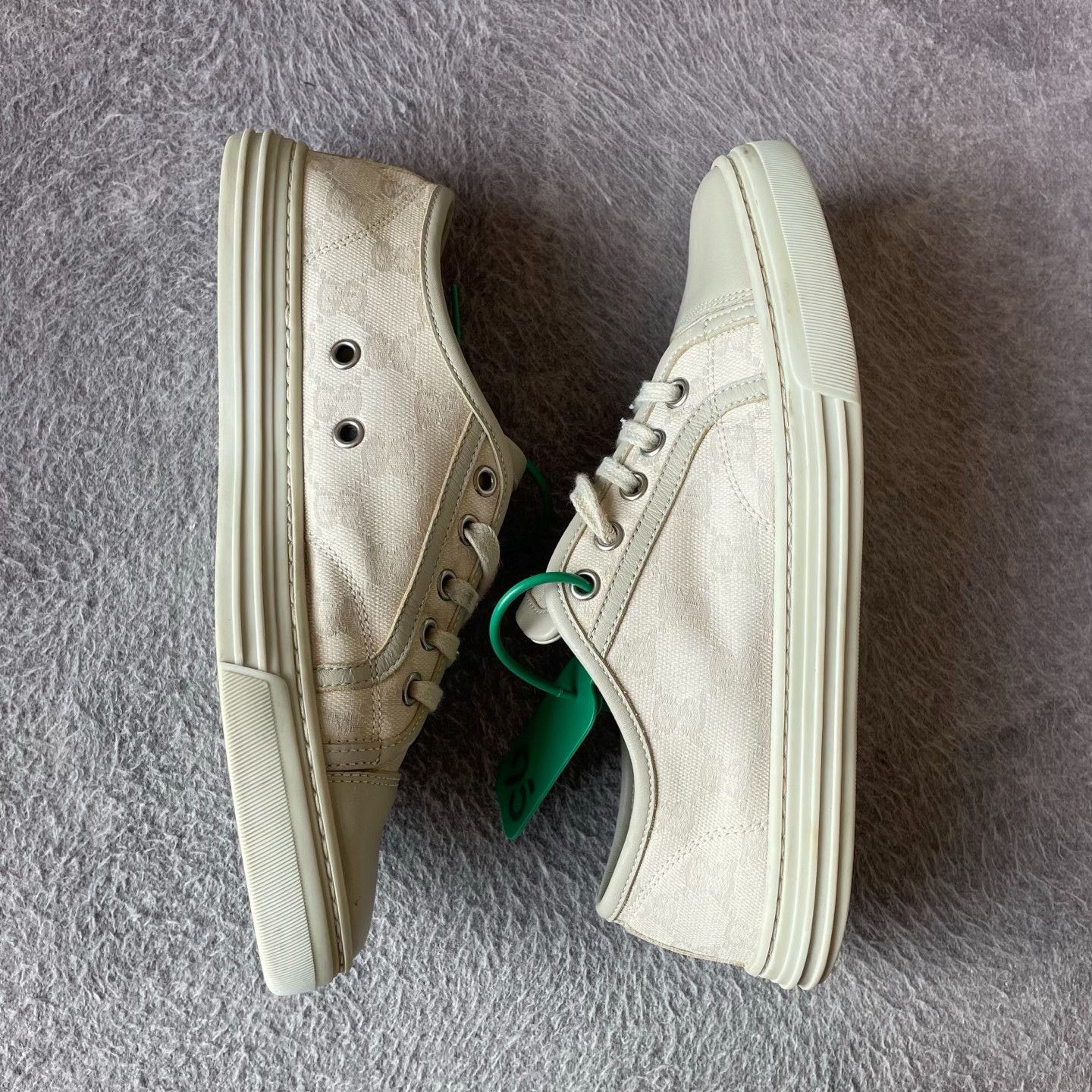 Gucci Gucci Canvas Printed White Lowtop Sneakers 37 Women Size US 6.5 / IT 36.5 - 7 Thumbnail