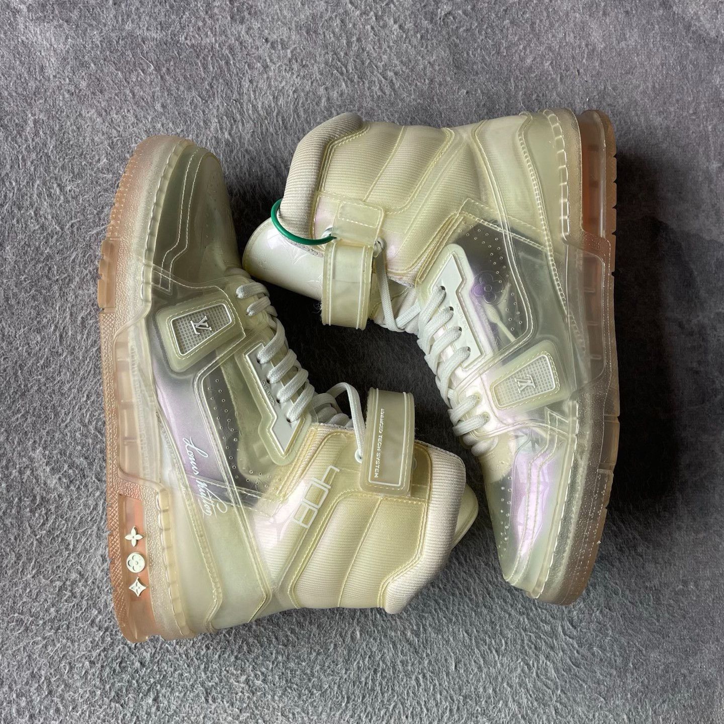 Louis Vuitton Louis Vuitton Training White Hitop Sneakers 42 Men Size US 9 / EU 42 - 7 Thumbnail