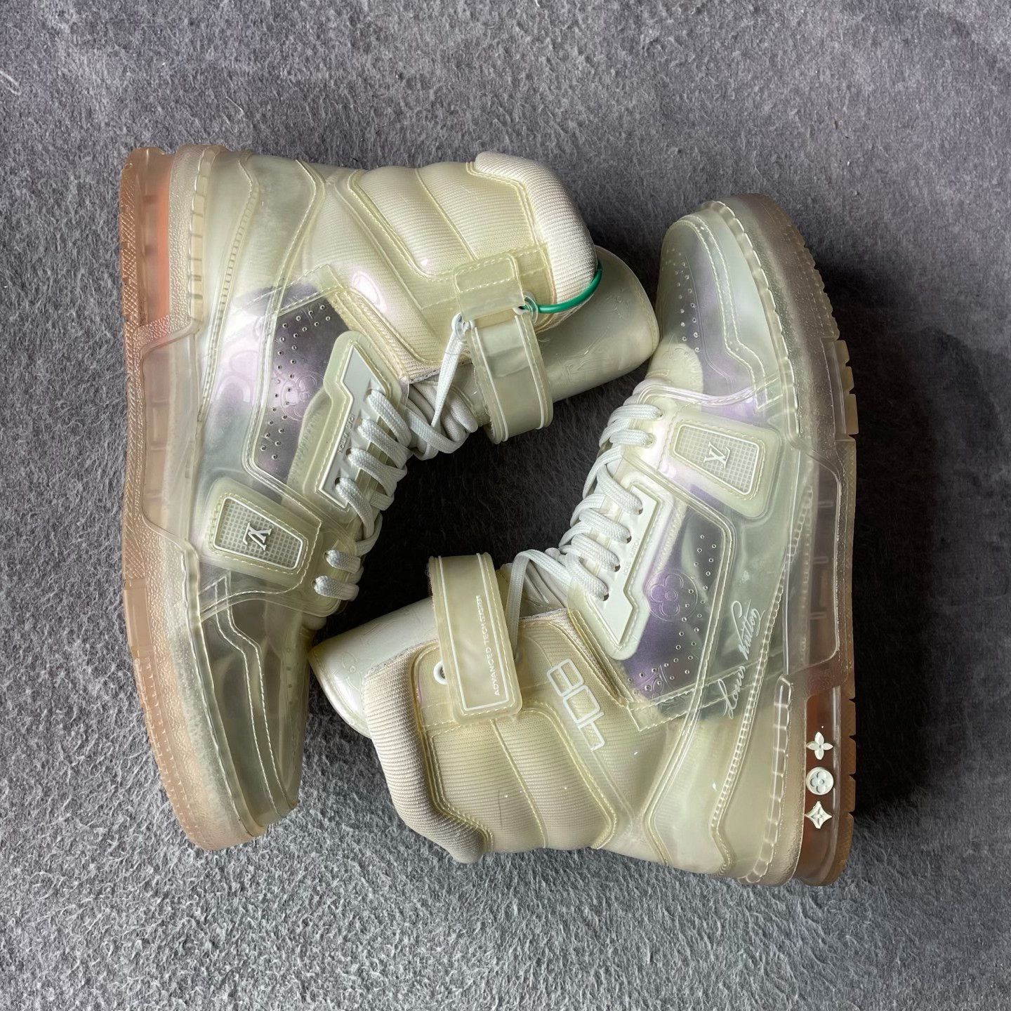 Louis Vuitton Louis Vuitton Training White Hitop Sneakers 42 Men Size US 9 / EU 42 - 8 Thumbnail