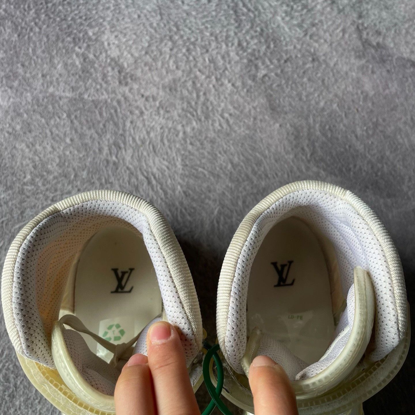 Louis Vuitton Louis Vuitton Training White Hitop Sneakers 42 Men Size US 9 / EU 42 - 9 Thumbnail