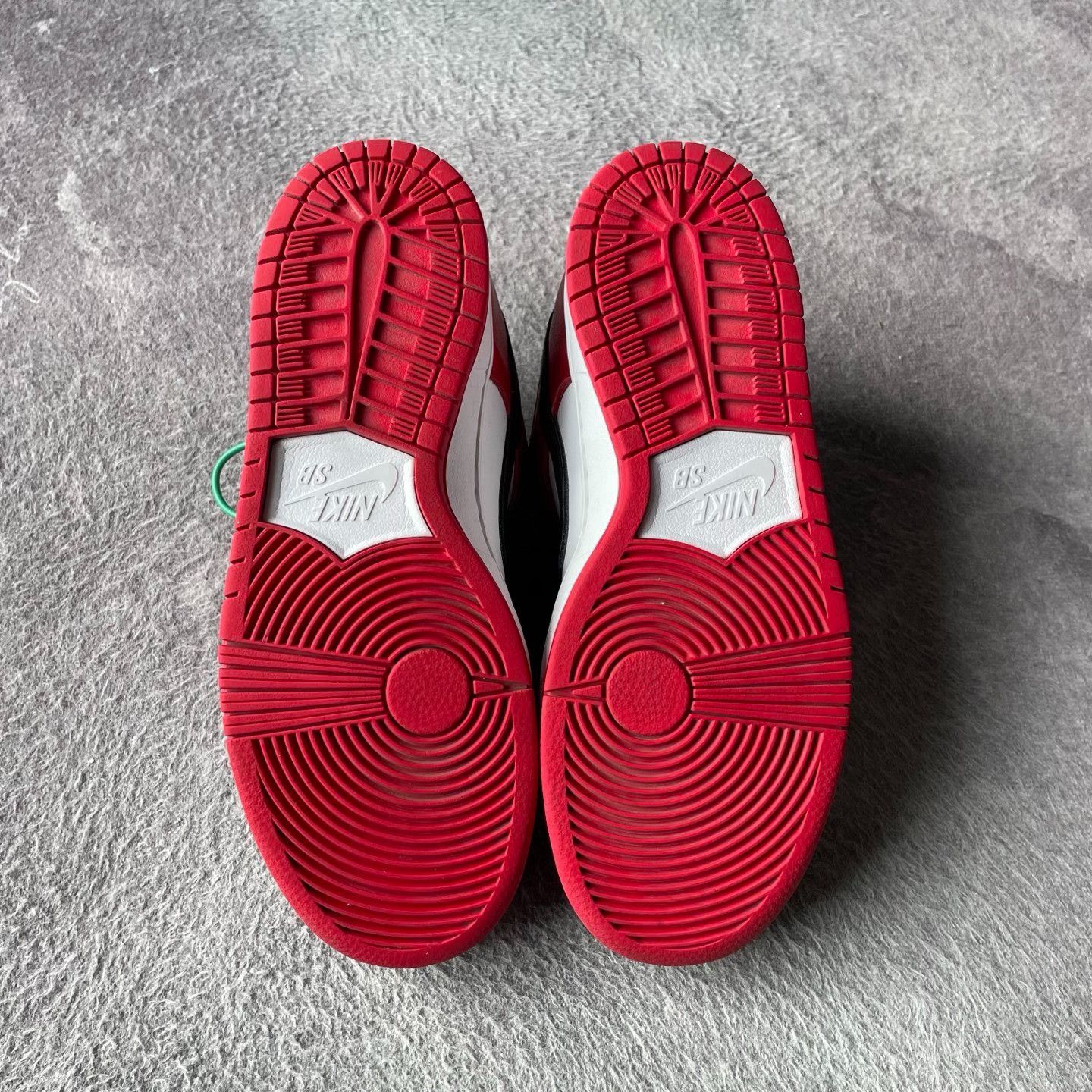 Nike Red Lowtop Sneakers 40 Men Size US 7.5 / EU 40-41 - 4 Thumbnail