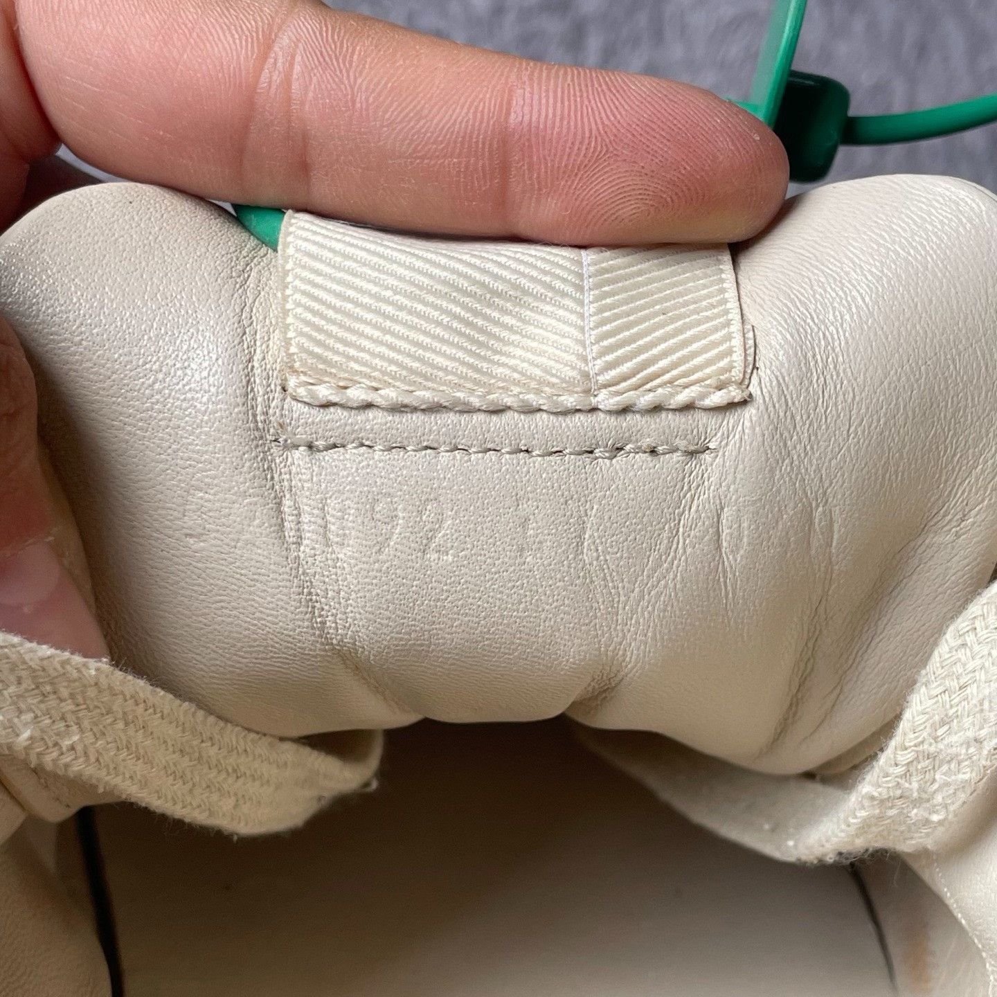 Gucci Gucci White Lowtop Sneakers 37 Women Size US 6.5 / IT 36.5 - 5 Thumbnail