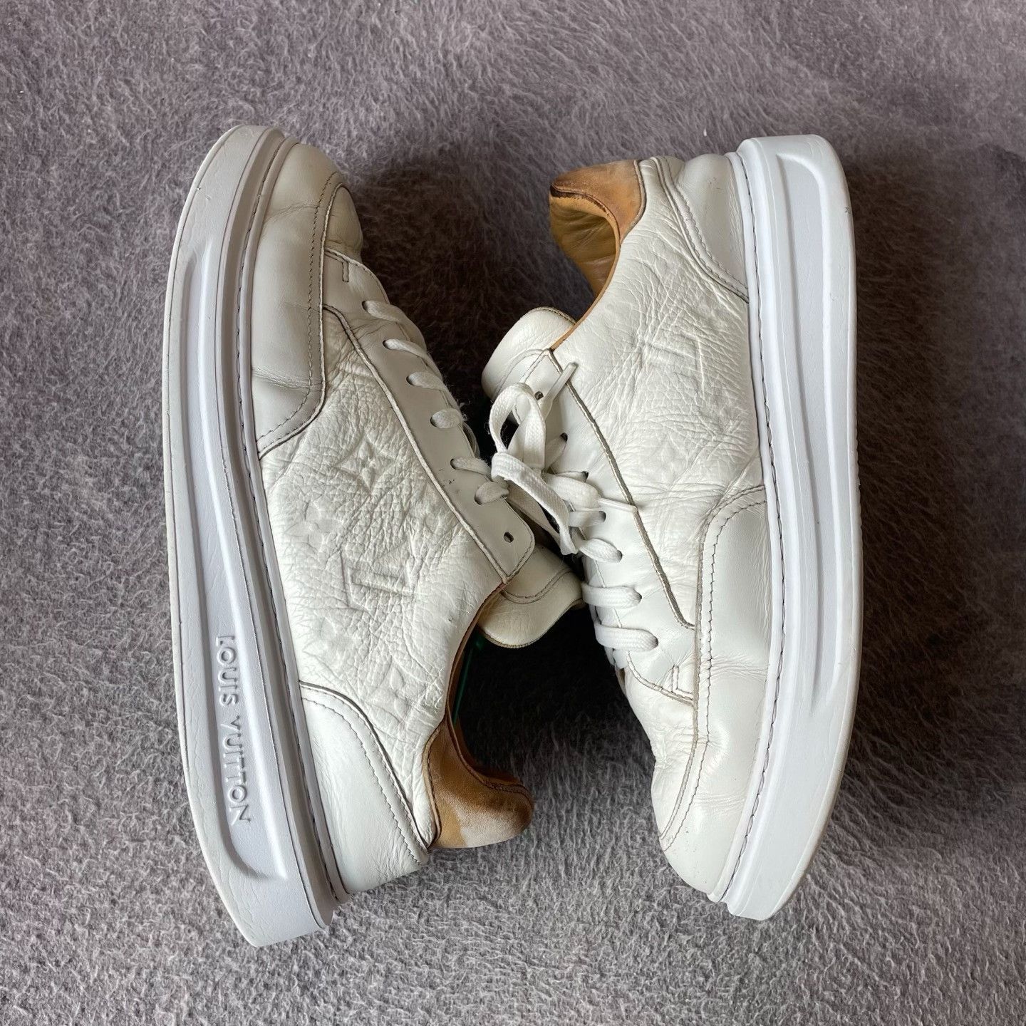 Louis Vuitton Louis Vuitton White Lowtop Sneakers L Men Size US 10 / EU 43 - 6 Thumbnail