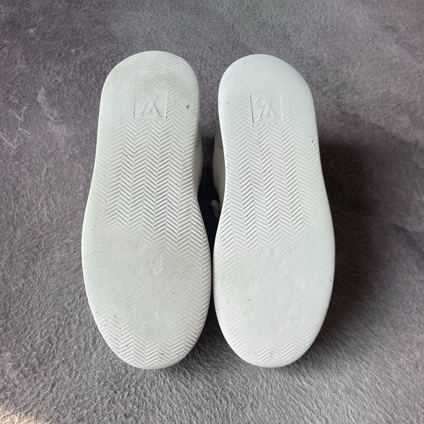 Louis Vuitton Louis Vuitton White Lowtop Sneakers L Men Size US 10 / EU 43 - 4 Thumbnail