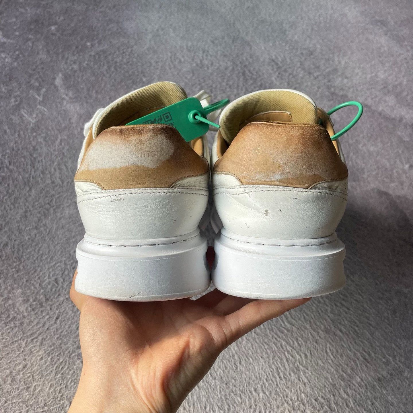 Louis Vuitton Louis Vuitton White Lowtop Sneakers L Men Size US 10 / EU 43 - 3 Thumbnail