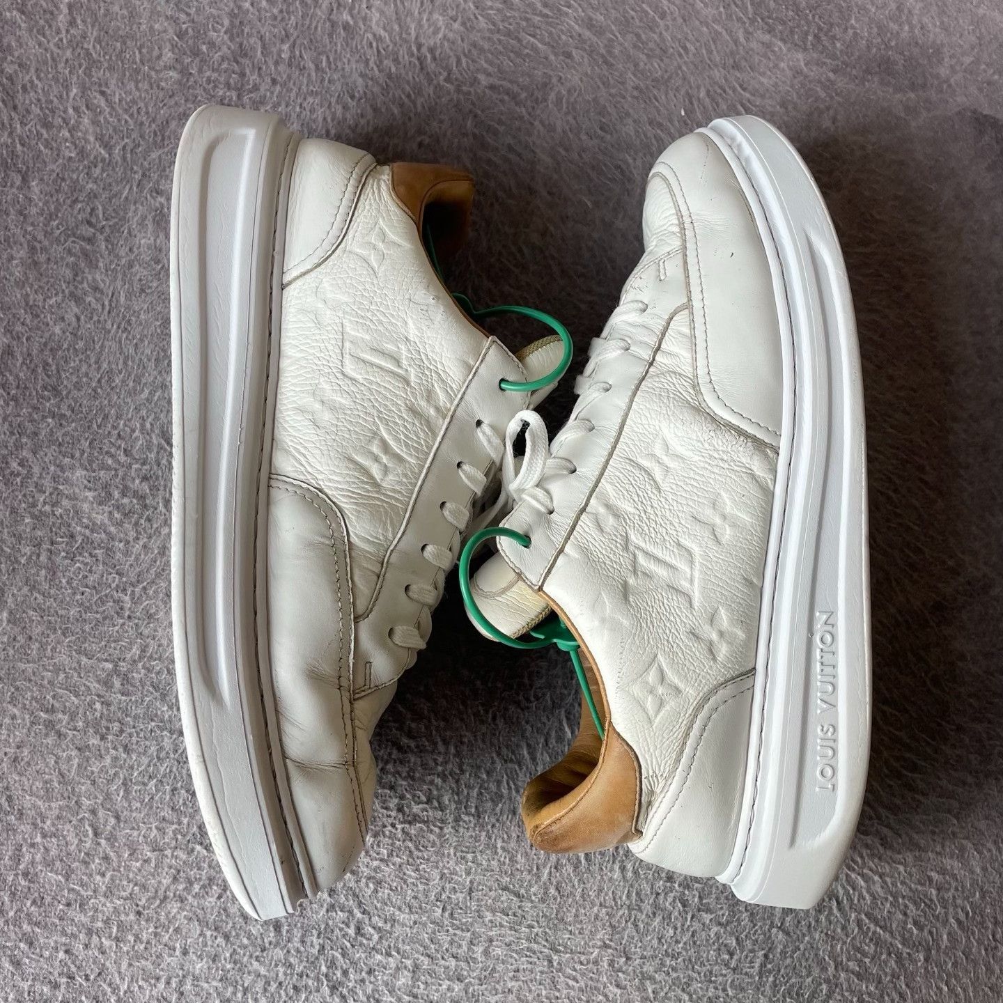 Louis Vuitton Louis Vuitton White Lowtop Sneakers L Men Size US 10 / EU 43 - 7 Thumbnail