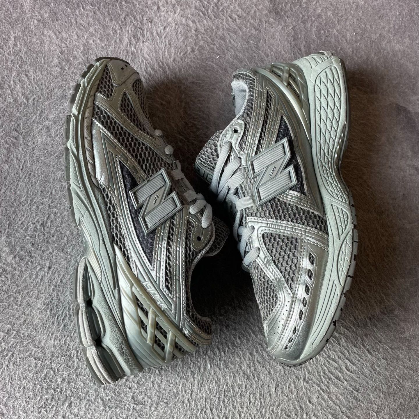 New Balance New Balance Silver Lowtop Sneakers M Men Size US 10 / EU 43 - 7 Thumbnail