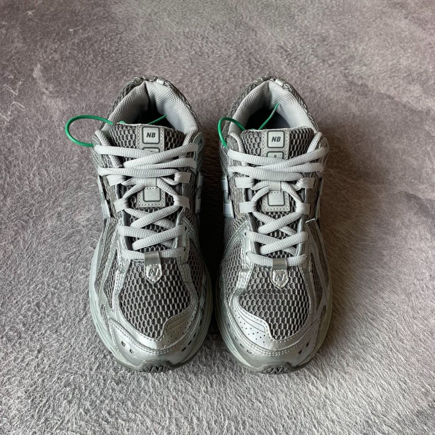 New Balance New Balance Silver Lowtop Sneakers M Men Size US 10 / EU 43 - 2 Thumbnail