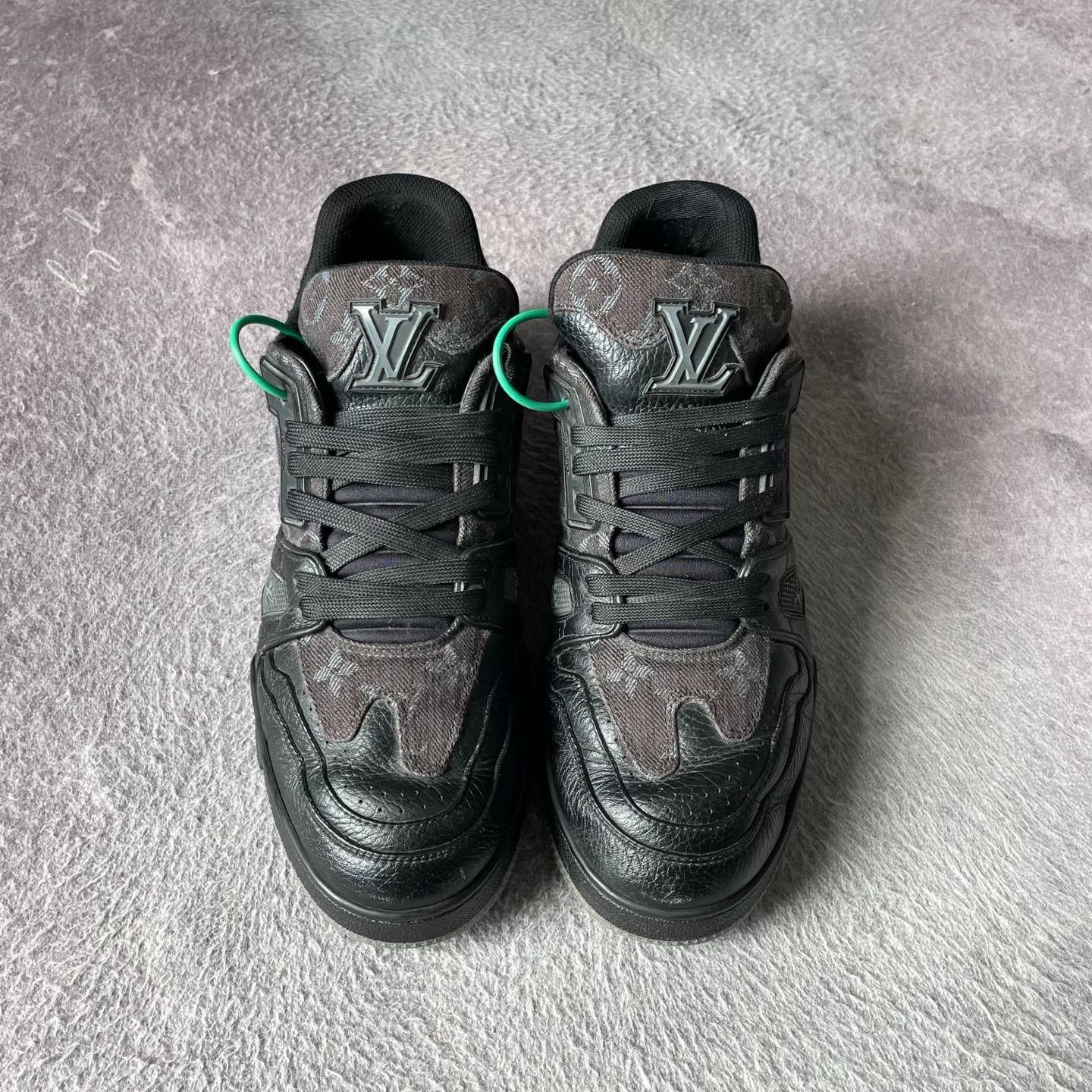 Louis Vuitton Louis Vuitton Collab Black Lowtop Sneakers 41 Men Size US 8.5 / EU 41-42 - 2 Thumbnail