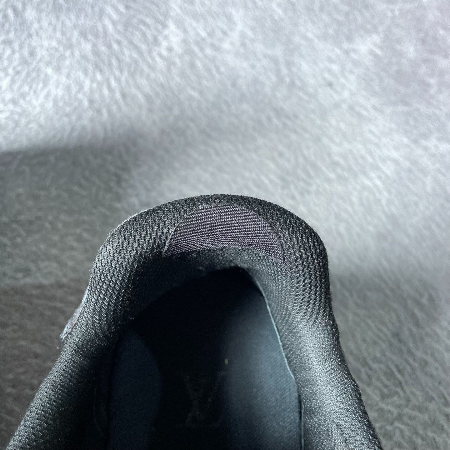 Louis Vuitton Louis Vuitton Collab Black Lowtop Sneakers 41 Men Size US 8.5 / EU 41-42 - 8 Thumbnail