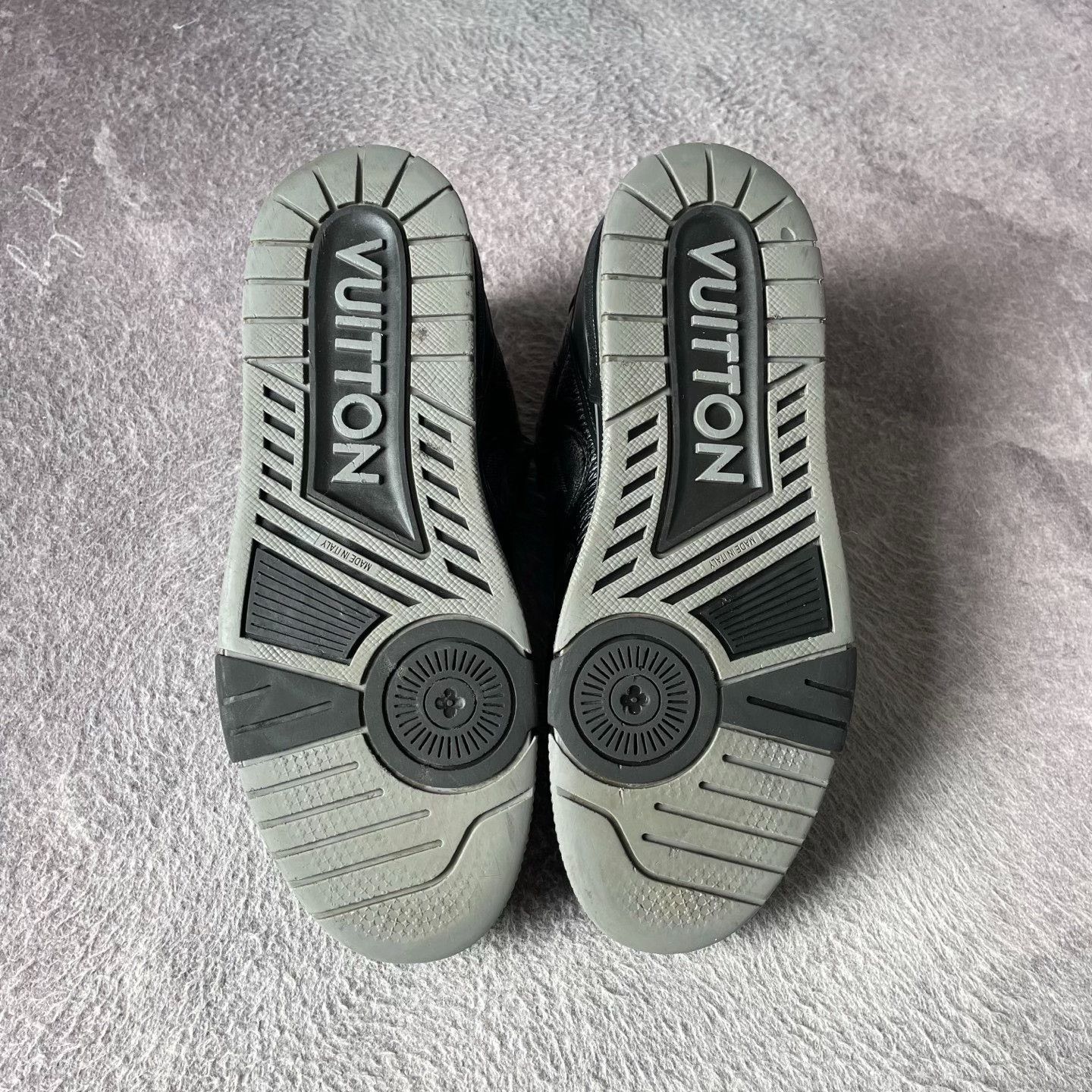 Louis Vuitton Louis Vuitton Collab Black Lowtop Sneakers 41 Men Size US 8.5 / EU 41-42 - 4 Thumbnail