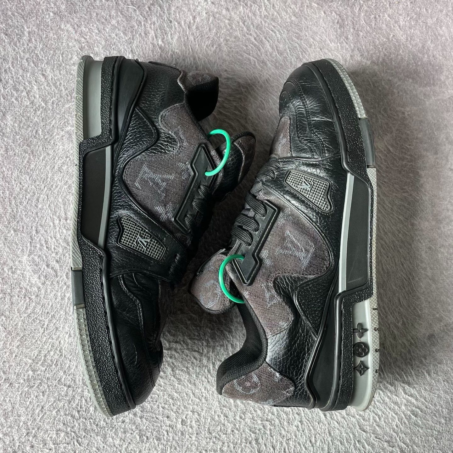 Louis Vuitton Louis Vuitton Collab Black Lowtop Sneakers 41 Men Size US 8.5 / EU 41-42 - 7 Thumbnail