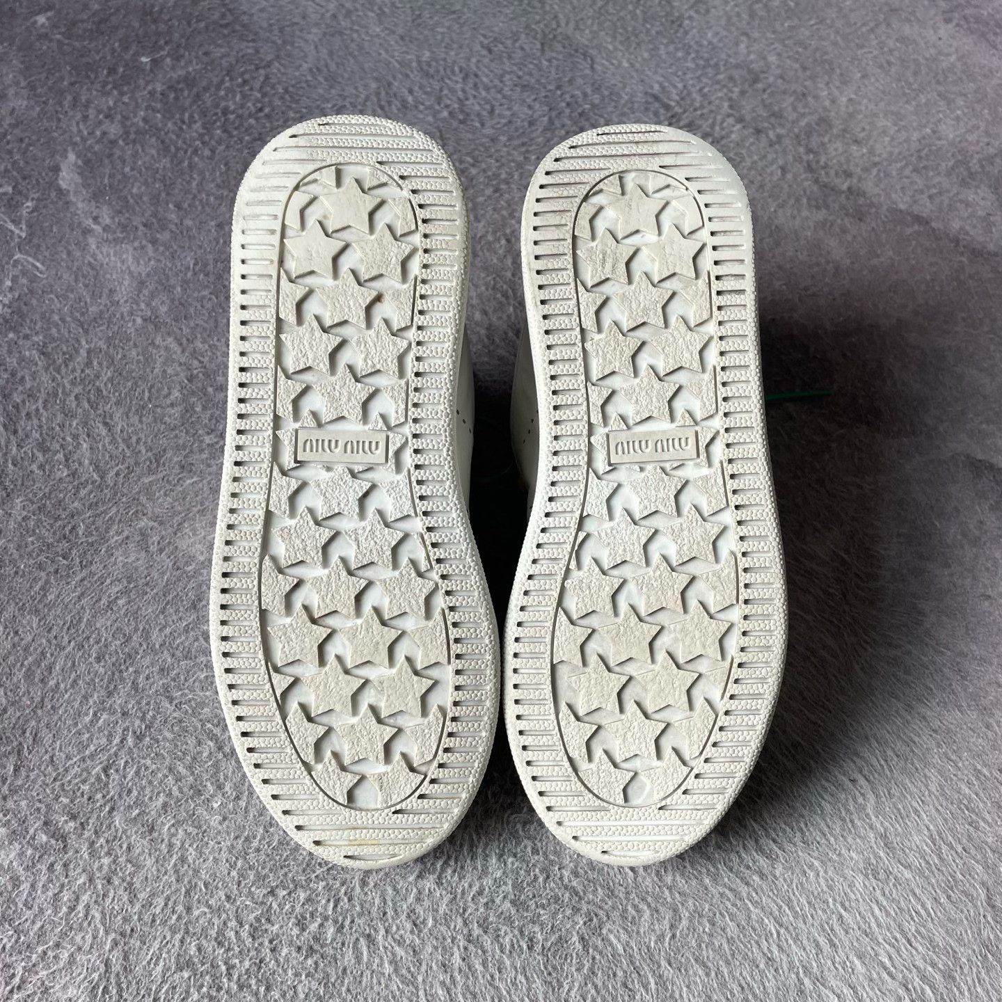 Nike Nike White Lowtop Sneakers L Men Size US 10 / EU 43 - 4 Thumbnail