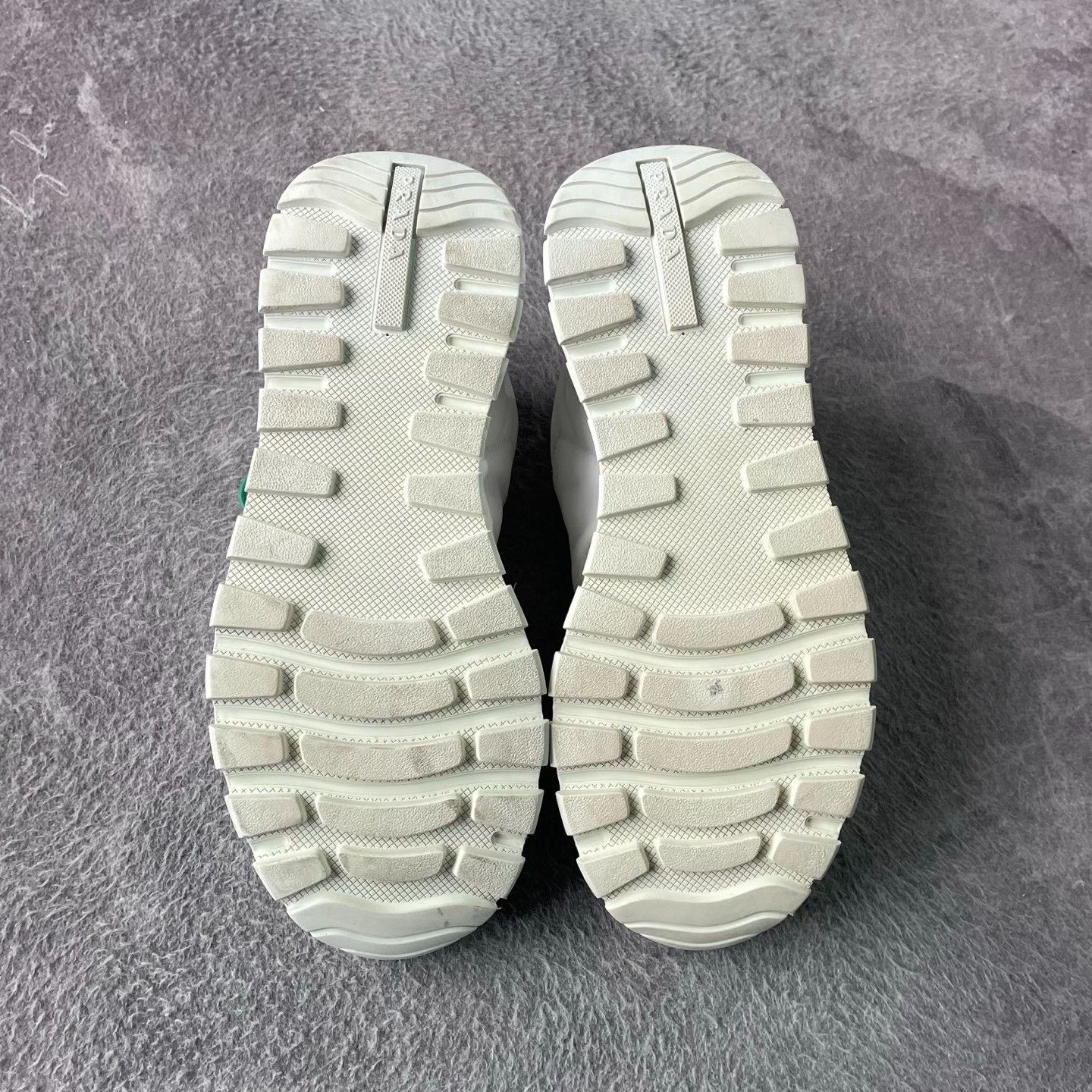 Prada Prada White Lowtop Sneakers 42 Men Size US 9 / EU 42 - 4 Thumbnail