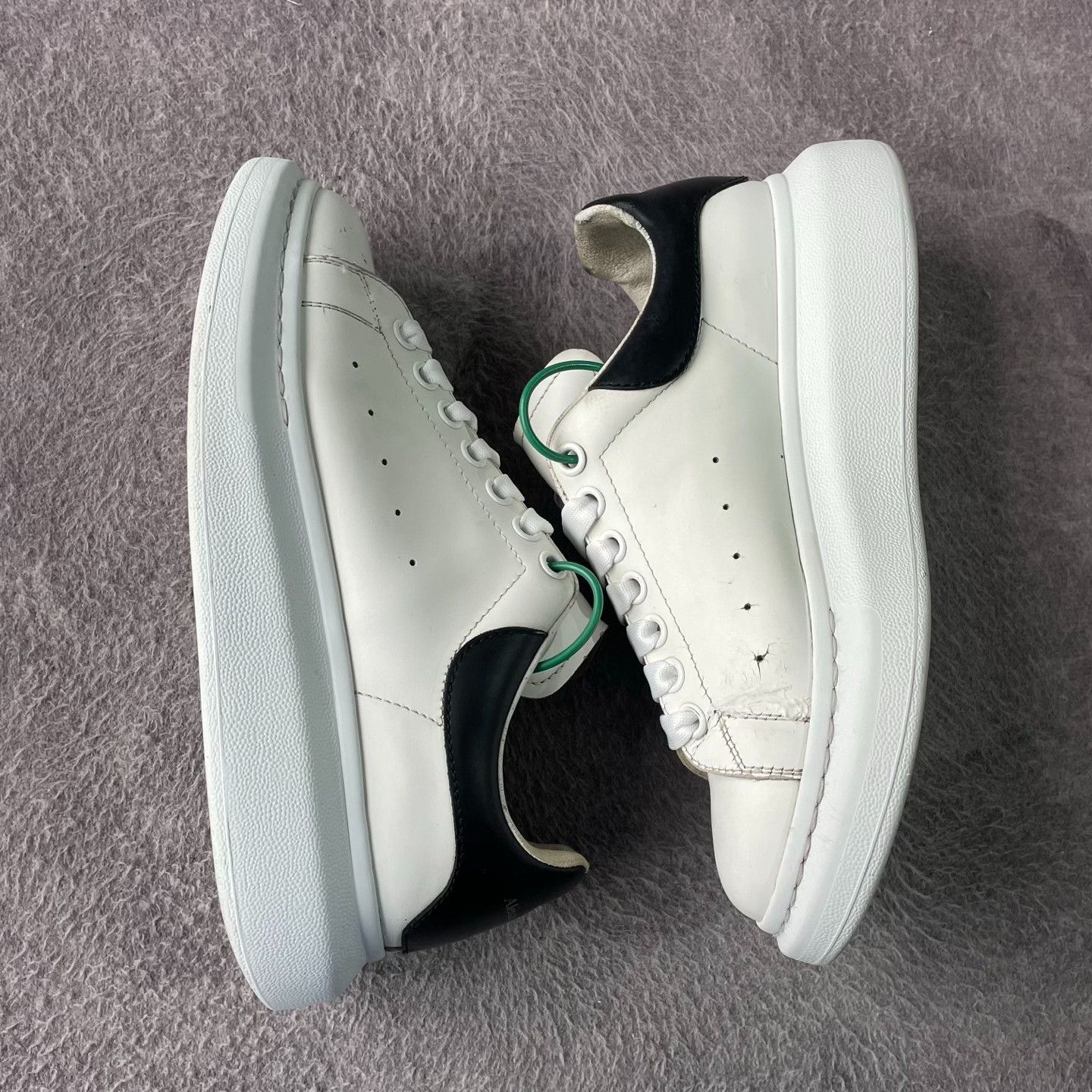Alexander McQueen Alexander McQueen White Lowtop Sneakers 40 Women Size US 9 / IT 39 - 6 Thumbnail