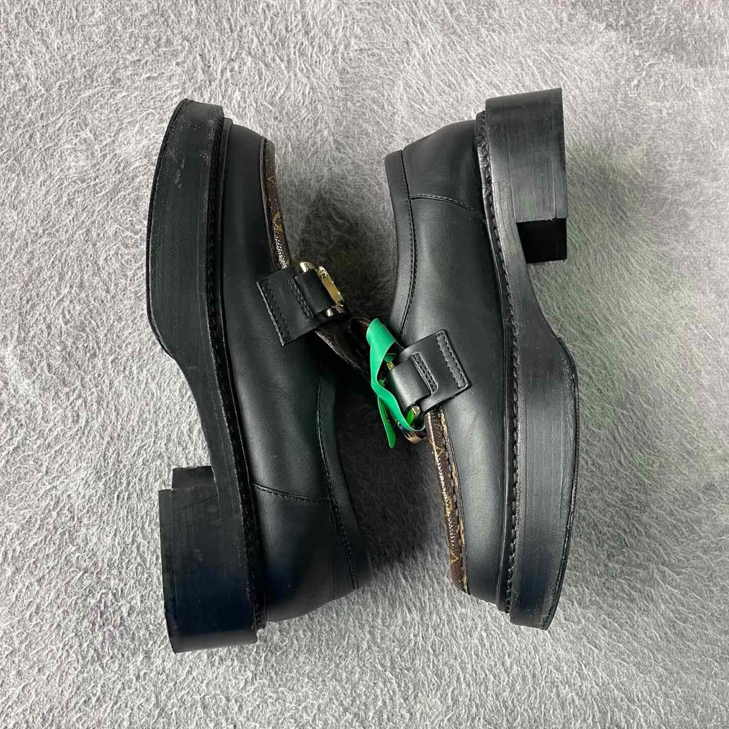 Louis Vuitton Louis Vuitton Black Lowtop Sneakers 36 Women Size US 6 / IT 36 - 6 Thumbnail