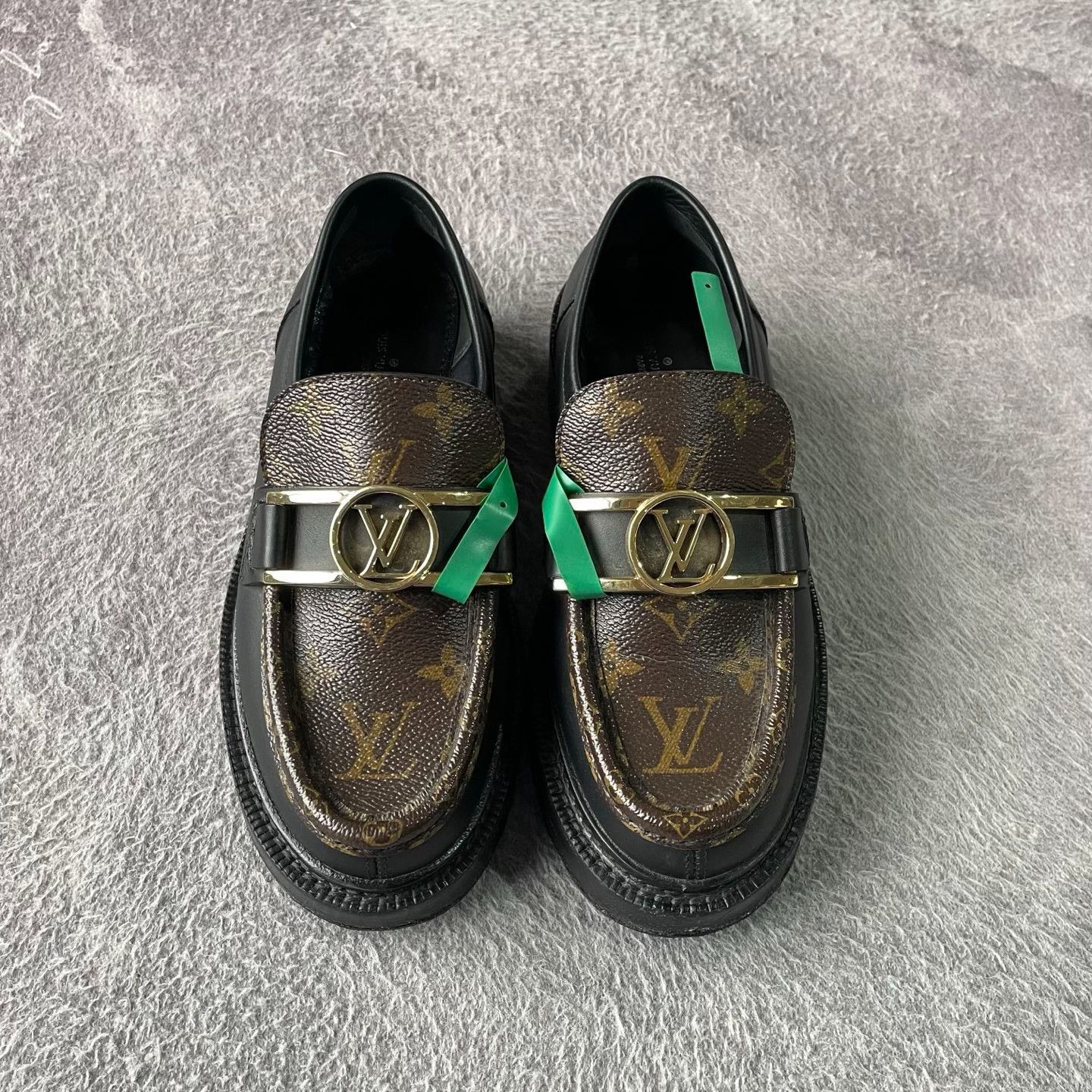 Louis Vuitton Louis Vuitton Black Lowtop Sneakers 36 Women Size US 6 / IT 36 - 2 Thumbnail