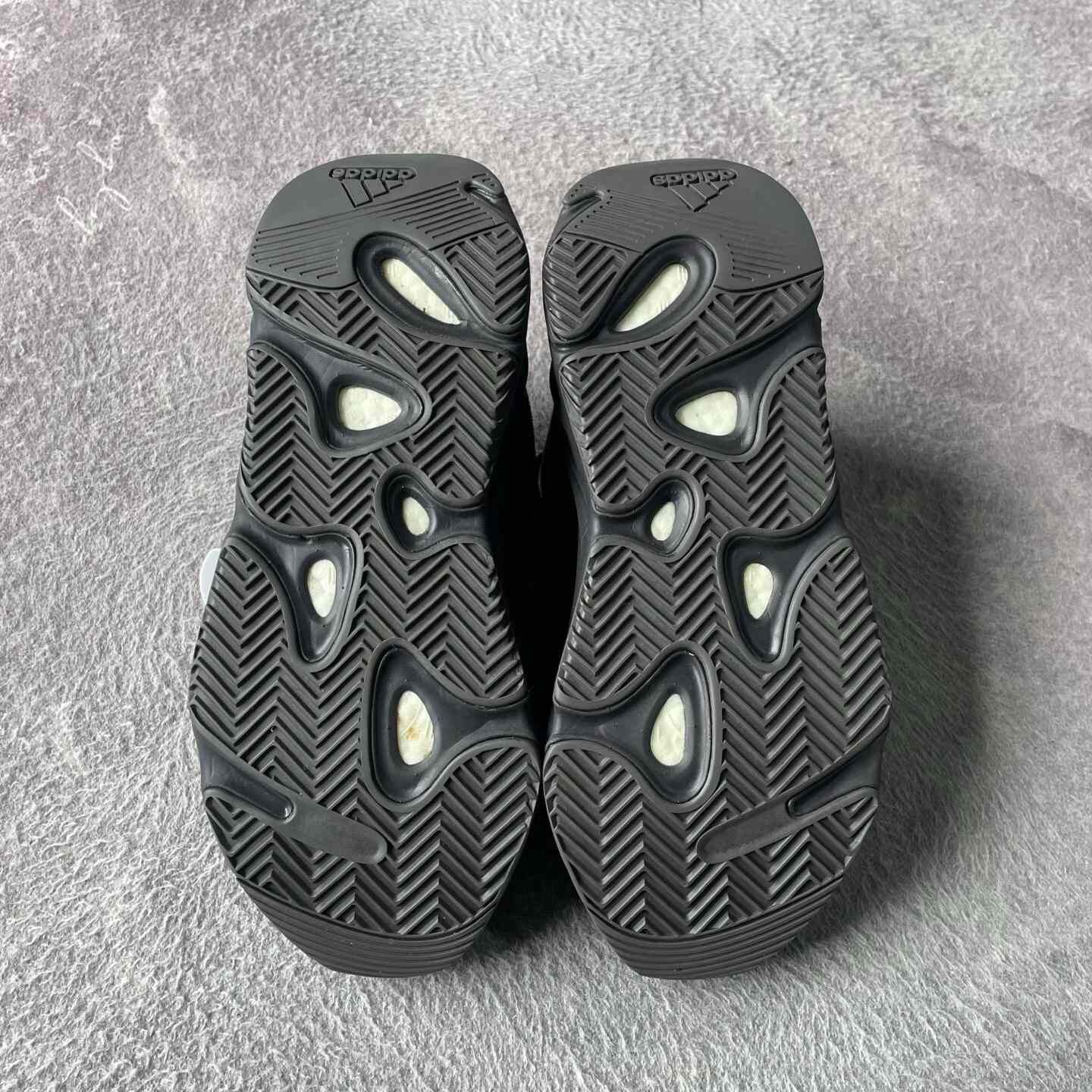 Yeezy Yeezy Black Lowtop Sneakers 41 Men Size US 8.5 / EU 41-42 - 4 Thumbnail