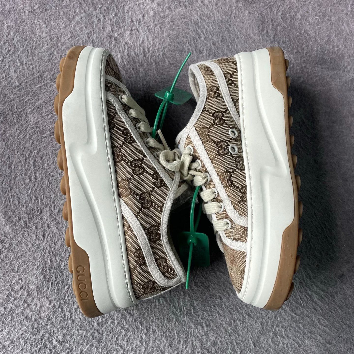 Gucci Gucci White Lowtop Sneakers 36.5 Women Size US 6 / IT 36 - 7 Thumbnail