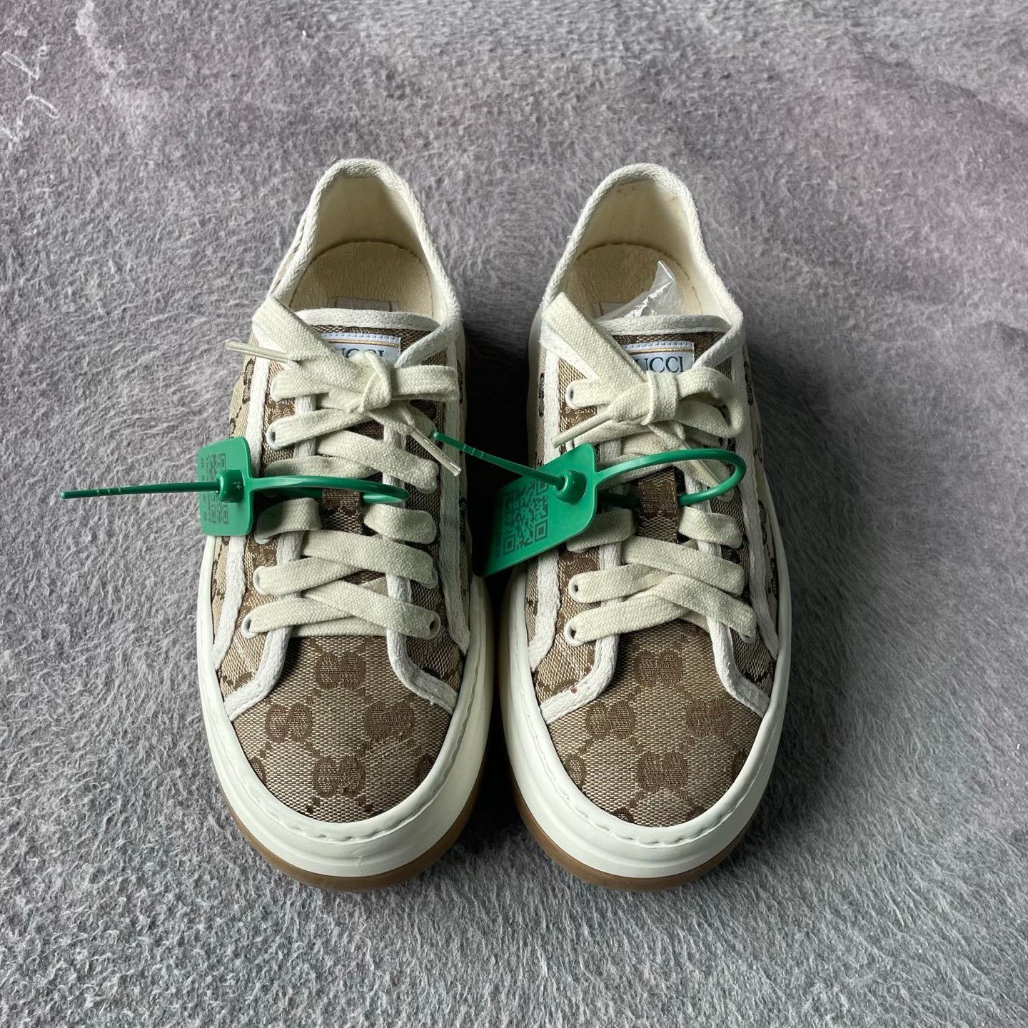 Gucci Gucci White Lowtop Sneakers 36.5 Women Size US 6 / IT 36 - 2 Thumbnail
