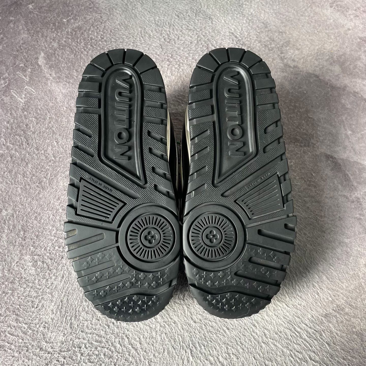 Louis Vuitton Louis Vuitton Training Black Lowtop Sneakers 41 Men Size US 8.5 / EU 41-42 - 4 Thumbnail