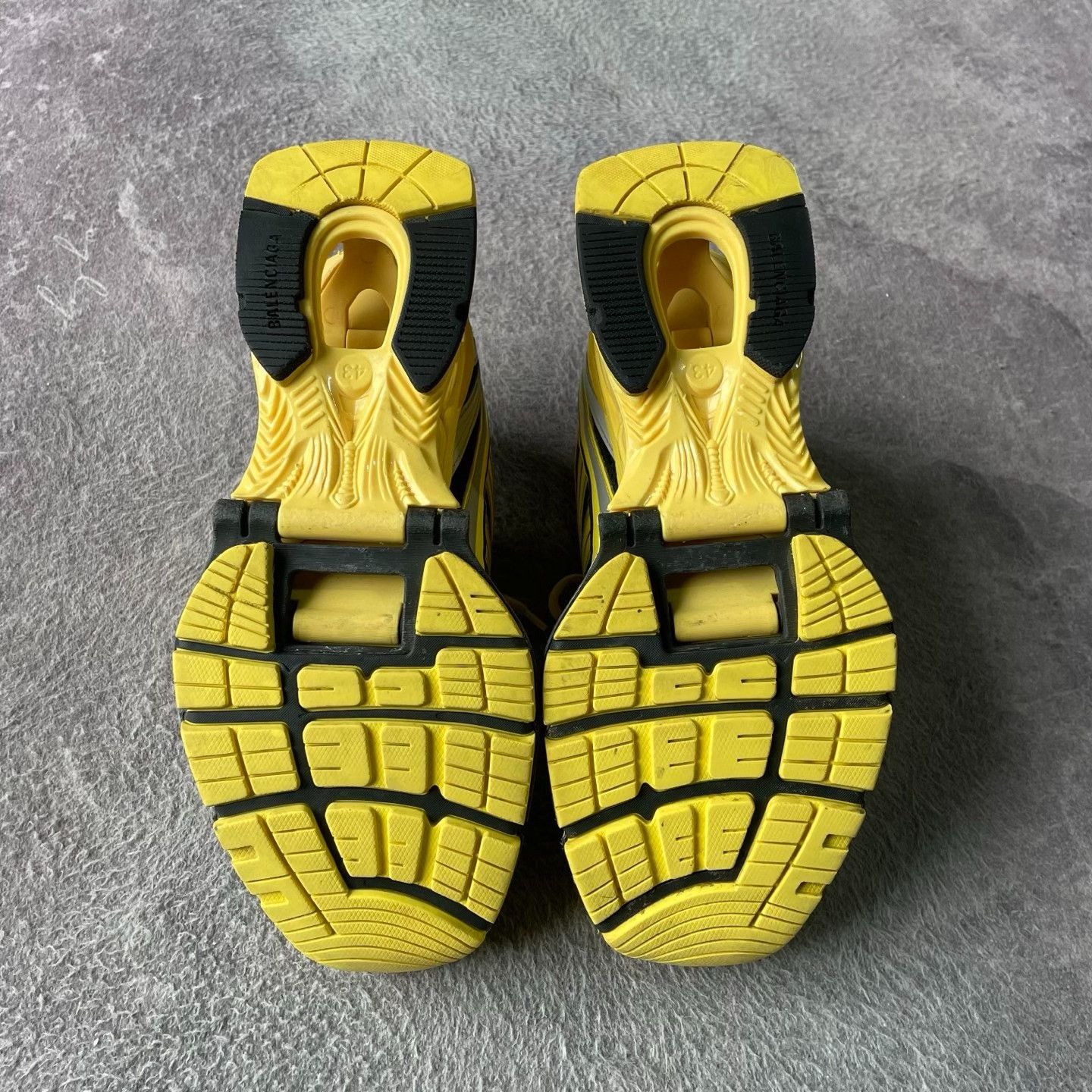 Balenciaga Balenciaga Yellow Lowtop Sneakers 43 Men Size US 10 / EU 43 - 4 Thumbnail