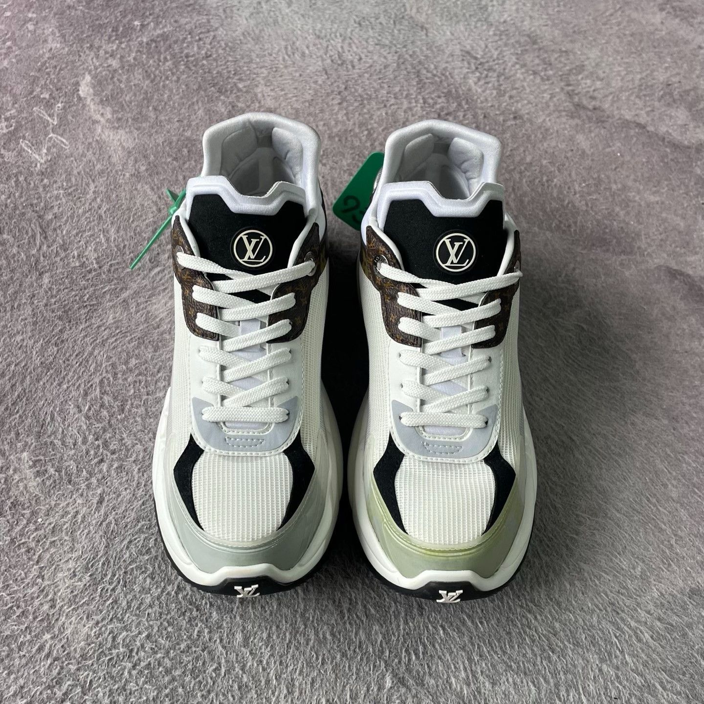 Louis Vuitton Louis Vuitton White Lowtop Sneakers 38 Women Size US 7.5 / IT 37.5 - 2 Thumbnail