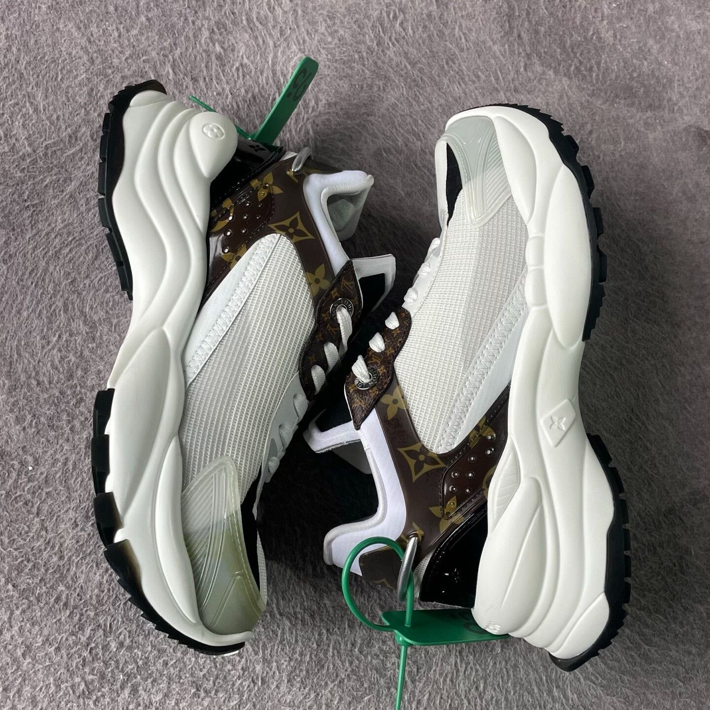 Louis Vuitton Louis Vuitton White Lowtop Sneakers 38 Women Size US 7.5 / IT 37.5 - 8 Thumbnail