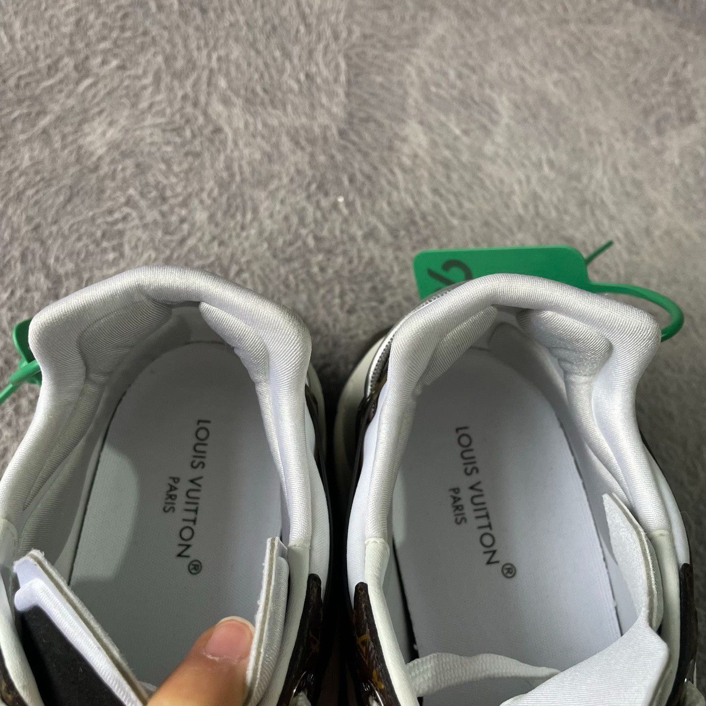 Louis Vuitton Louis Vuitton White Lowtop Sneakers 38 Women Size US 7.5 / IT 37.5 - 9 Thumbnail