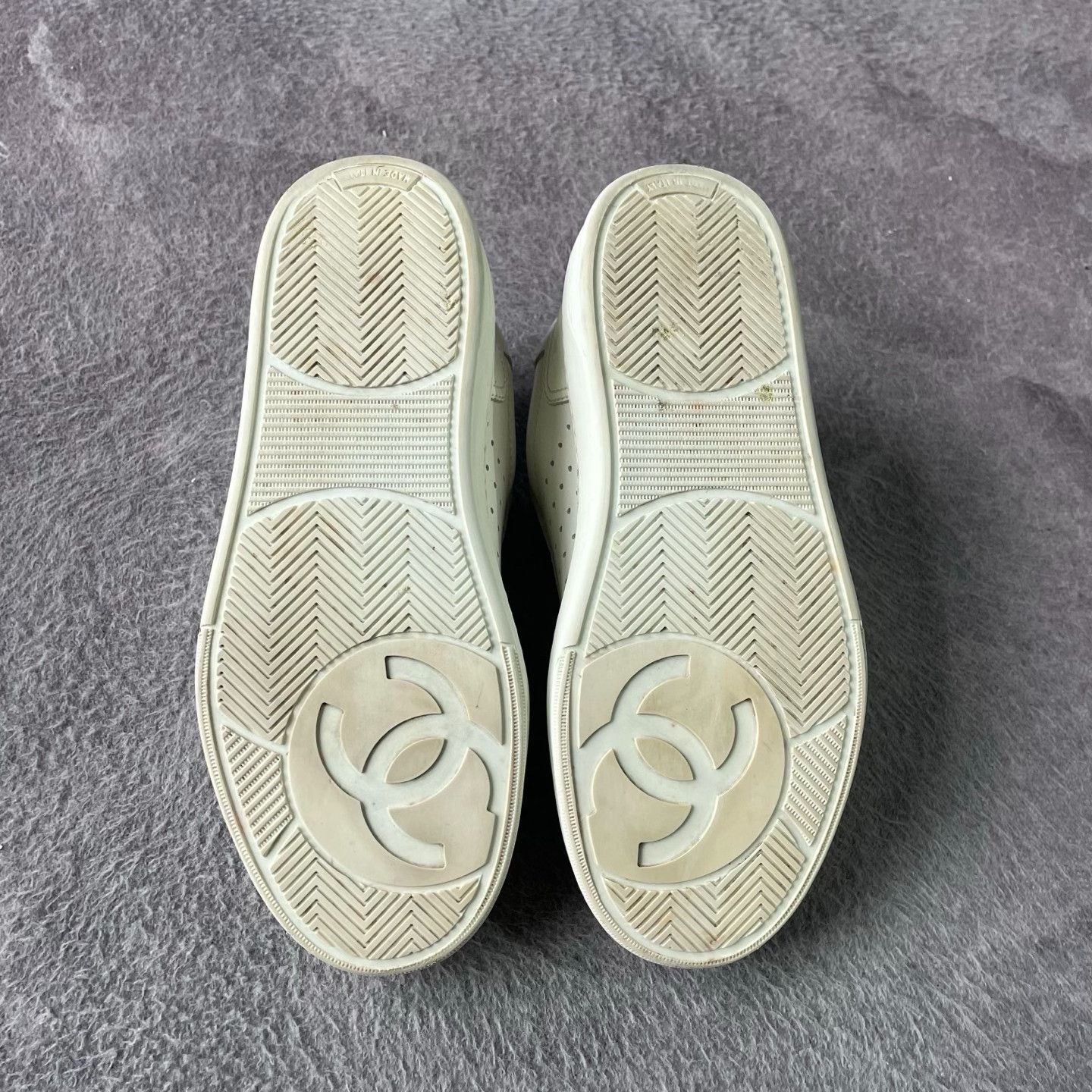 Chanel Chanel White Lowtop Sneakers 22 Women Size US 8 / IT 38 - 4 Thumbnail
