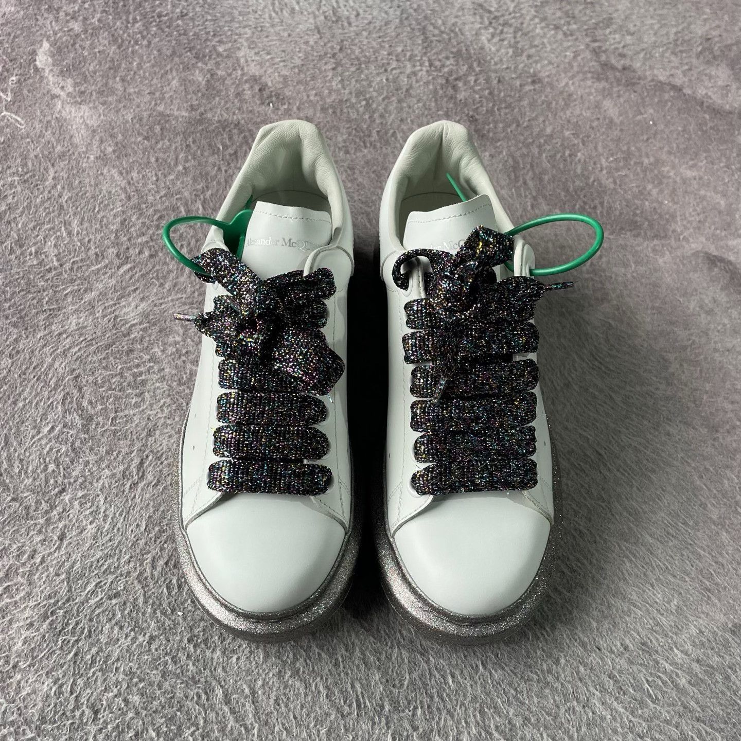 Alexander McQueen Alexander McQueen White Lowtop Sneakers 35 Women Size US 5 / IT 35 - 2 Thumbnail