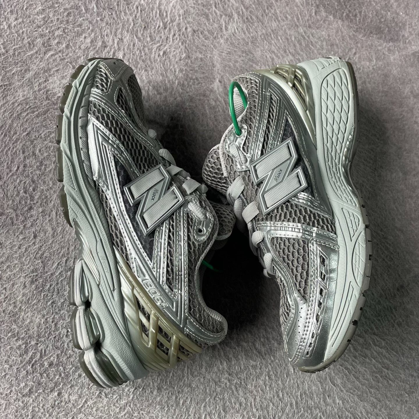 New Balance New Balance Silver Lowtop Sneakers M Men Size US 10 / EU 43 - 6 Thumbnail