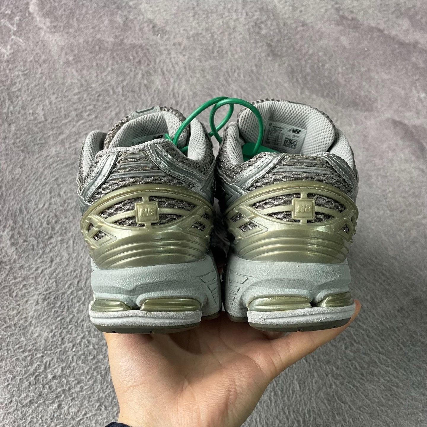New Balance New Balance Silver Lowtop Sneakers M Men Size US 10 / EU 43 - 3 Thumbnail