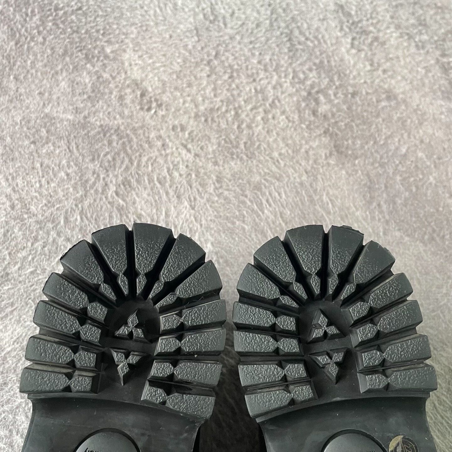 Gucci Gucci Black Lowtop Sneakers 35 Women Size US 5 / IT 35 - 5 Thumbnail