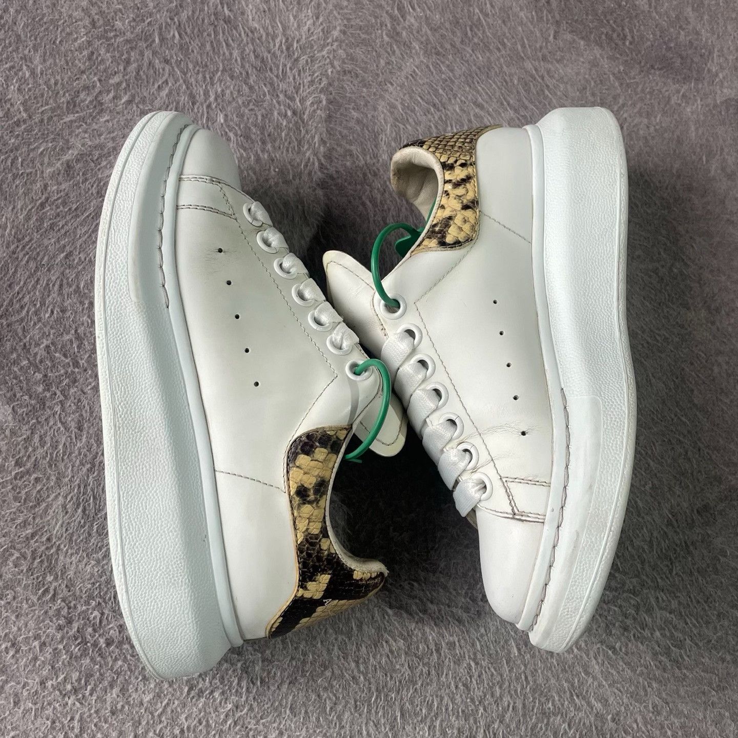 Alexander McQueen Alexander McQueen Animal Print White Lowtop Sneakers Women Size US 5 / IT 35 - 7 Thumbnail