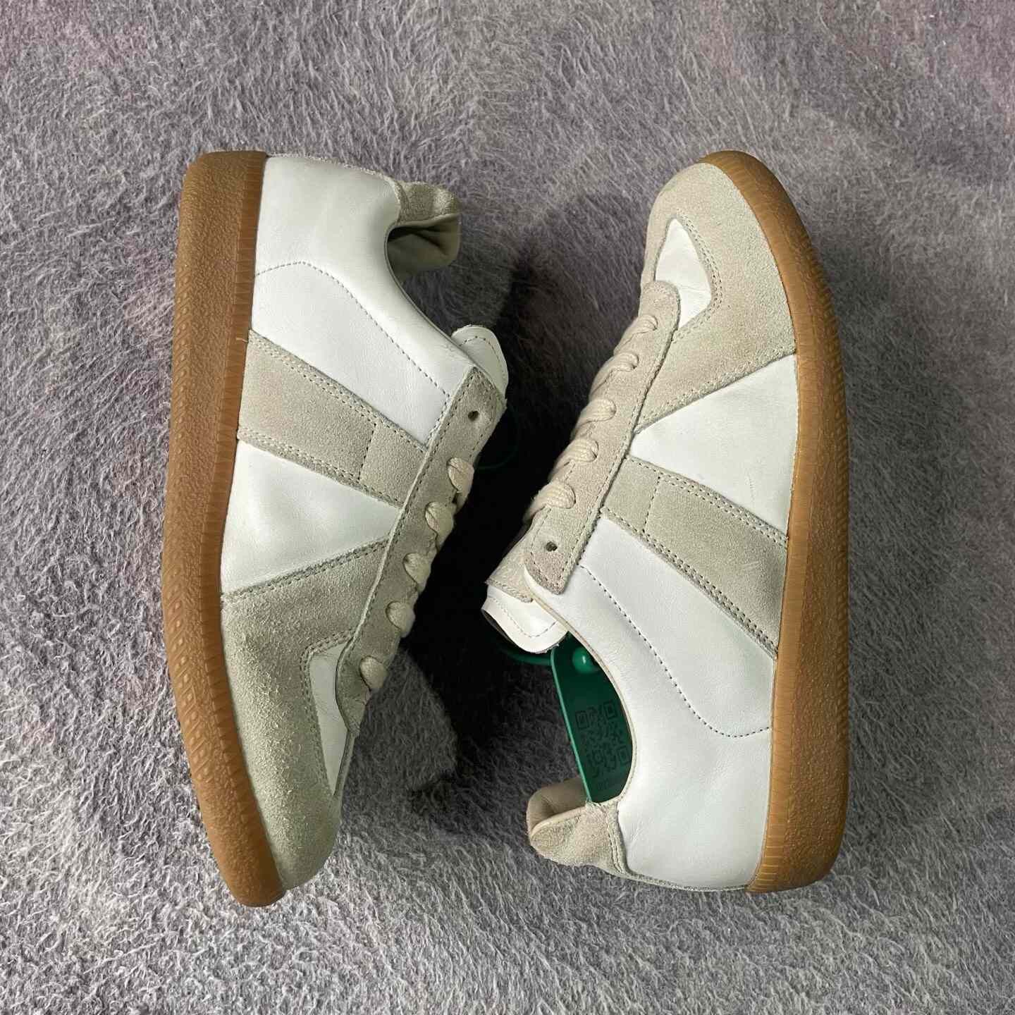 Alexander McQueen Alexander McQueen White Lowtop Sneakers S Women Size US 6 / IT 36 - 7 Thumbnail
