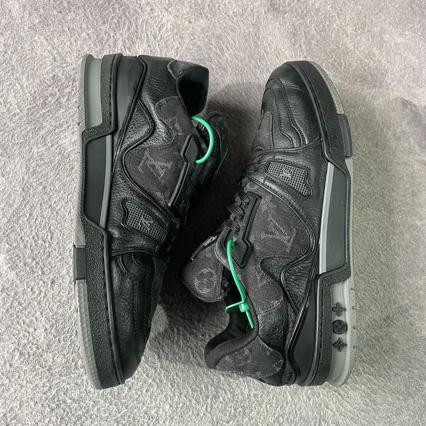 Louis Vuitton Louis Vuitton Collab Black Lowtop Sneakers 41 Men Size US 8.5 / EU 41-42 - 7 Thumbnail