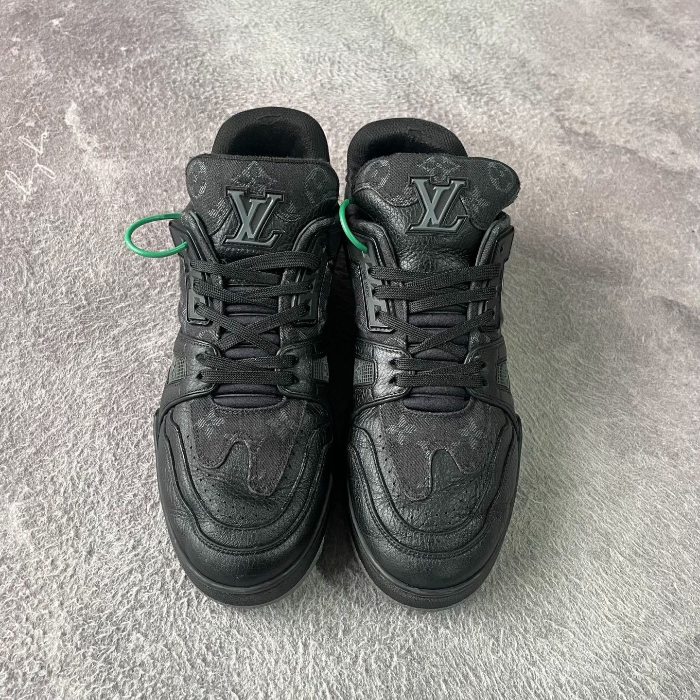 Louis Vuitton Louis Vuitton Collab Black Lowtop Sneakers 41 Men Size US 8.5 / EU 41-42 - 2 Thumbnail