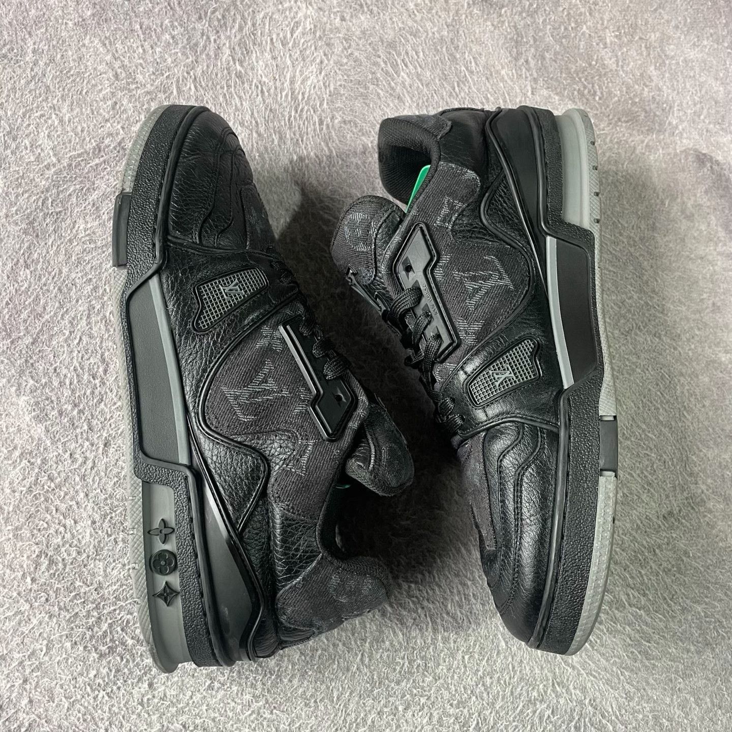 Louis Vuitton Louis Vuitton Collab Black Lowtop Sneakers 41 Men Size US 8.5 / EU 41-42 - 6 Thumbnail