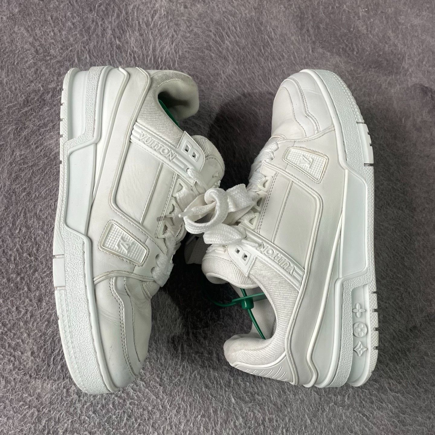 Louis Vuitton Louis Vuitton Training White Lowtop Sneakers 29 Women Size US 8 / IT 38 - 7 Thumbnail